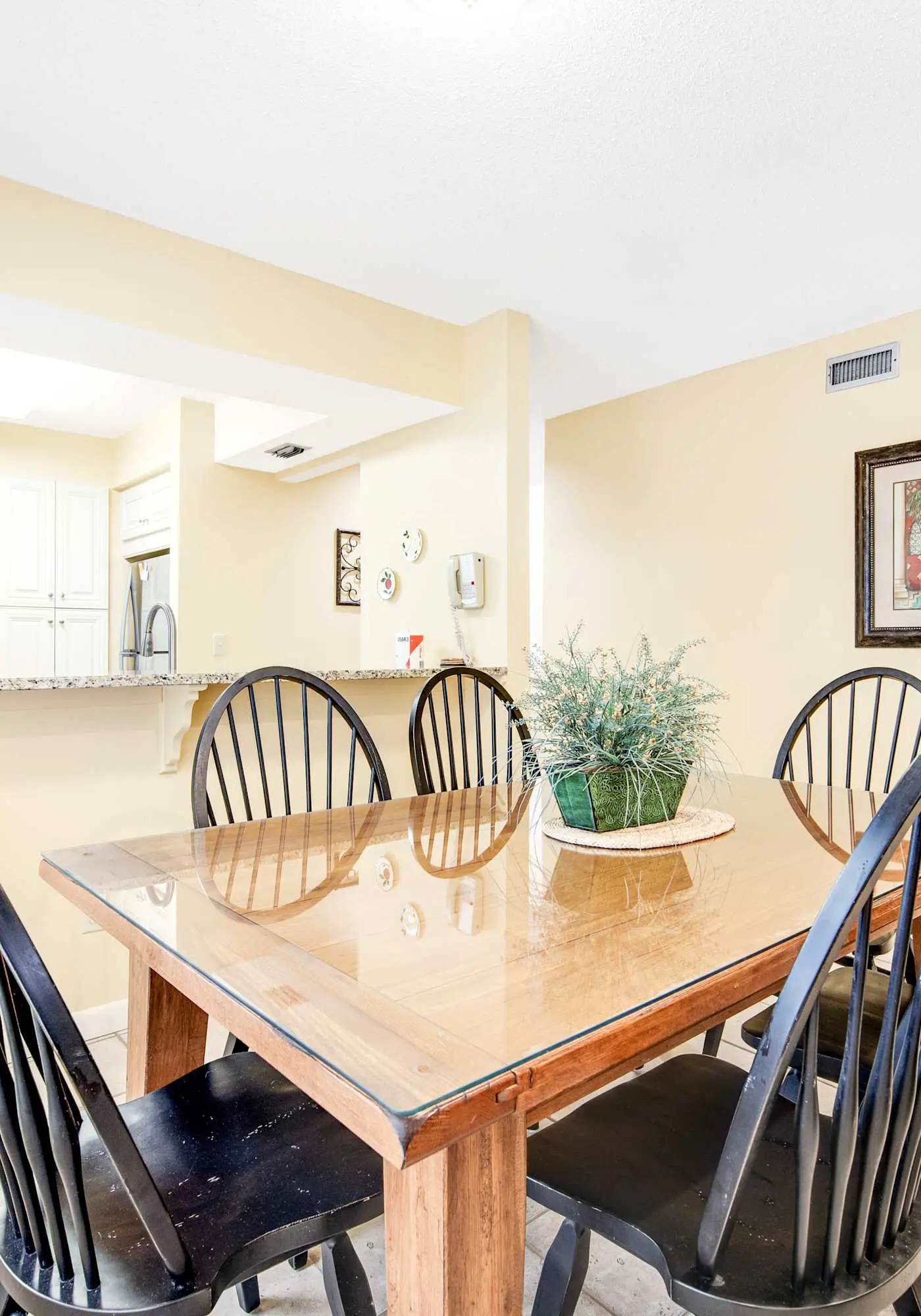 2BR villa: steps to beach & tennis courts