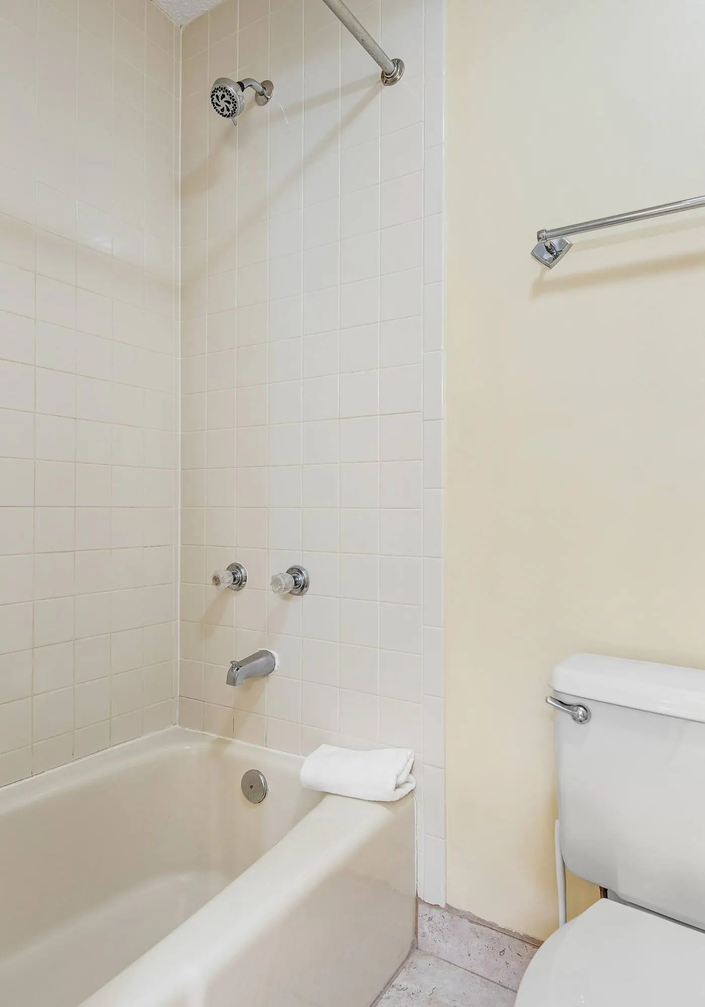 2BR villa: steps to beach & tennis courts
