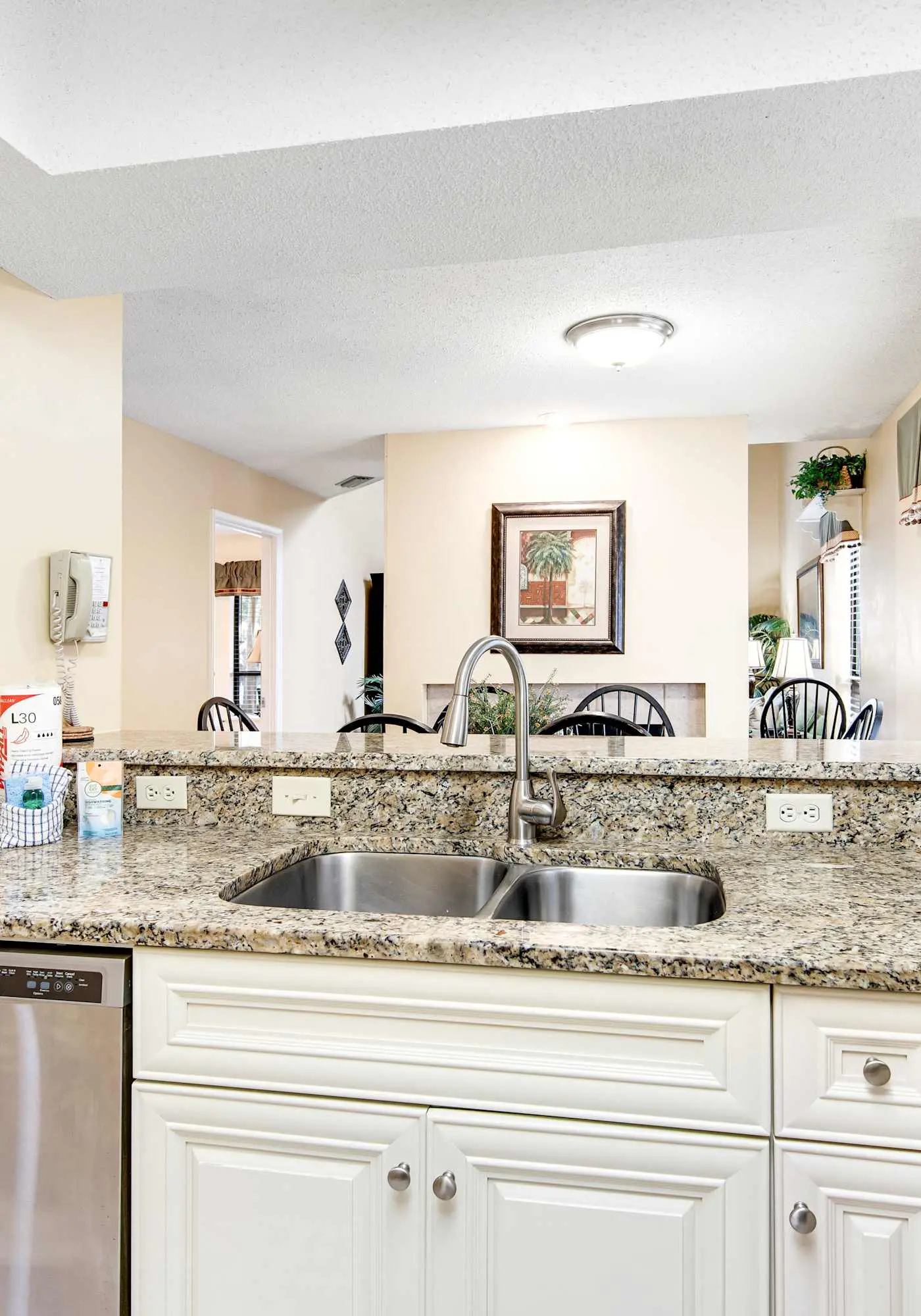 2BR villa: steps to beach & tennis courts