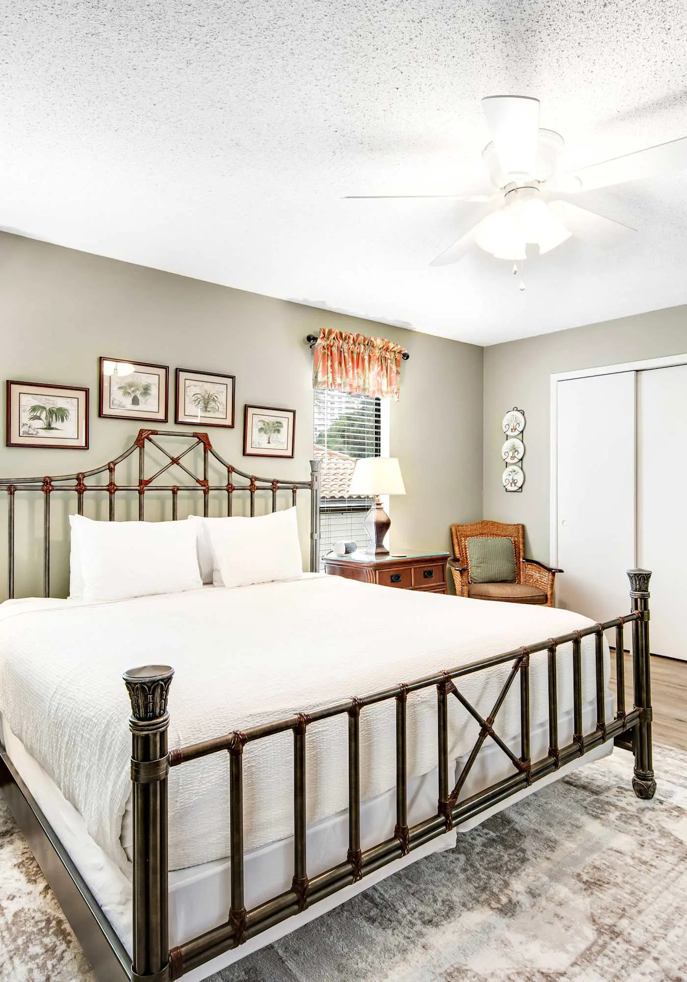 2BR villa: steps to beach & tennis courts