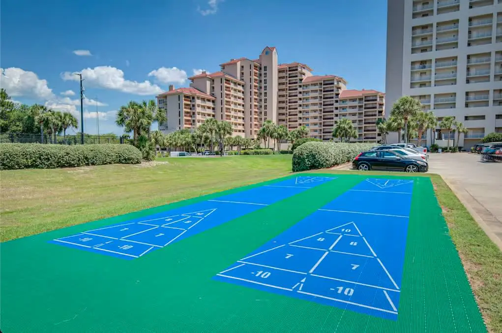 2BR villa: steps to beach & tennis courts