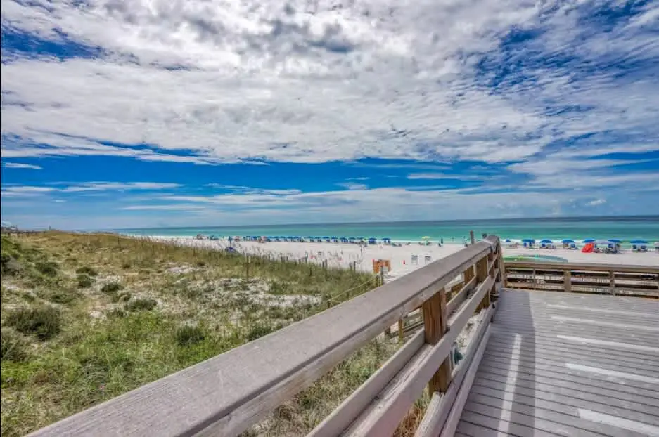 2BR villa: steps to beach & tennis courts