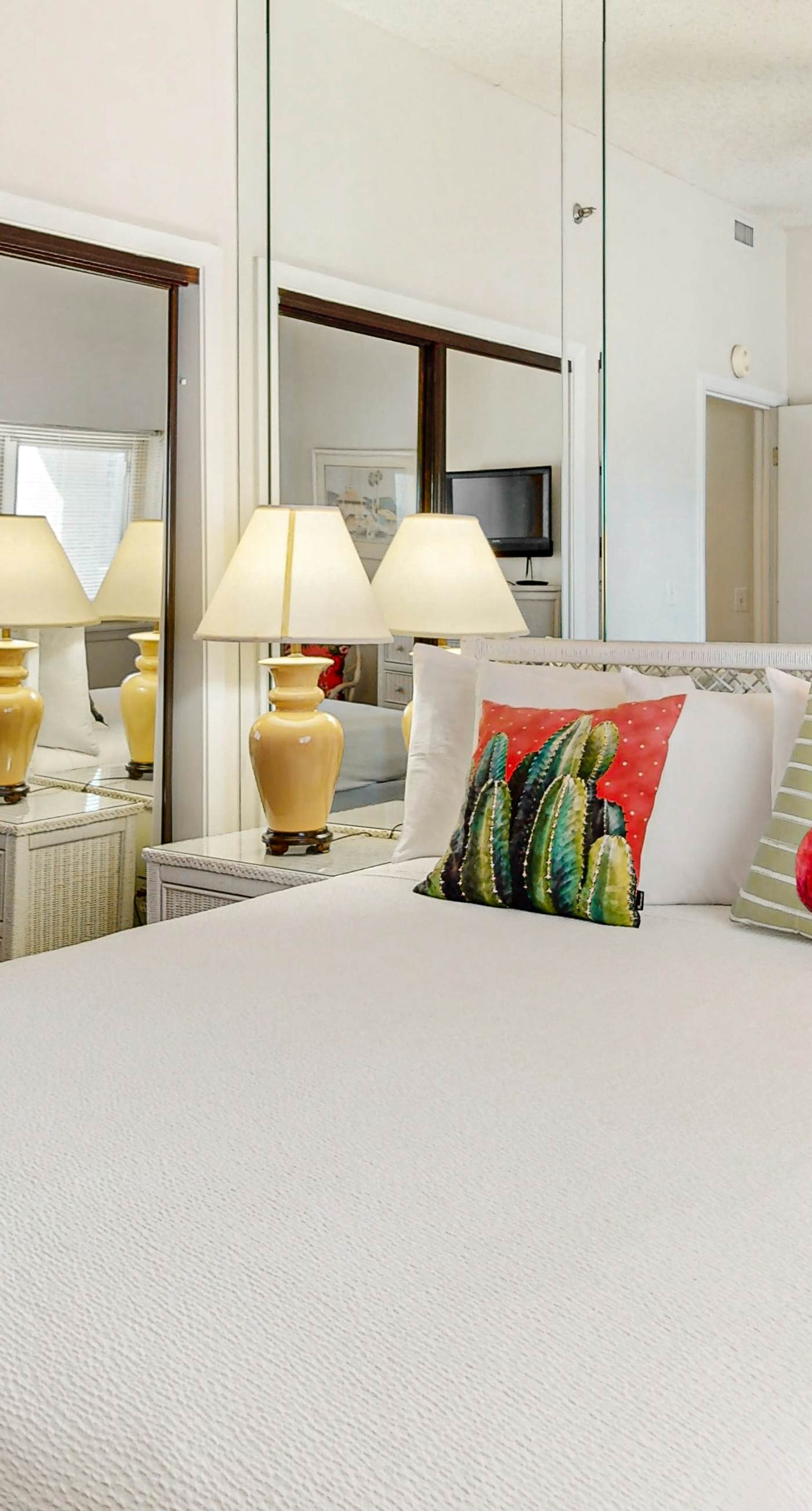 Corner Gulffront Condo with Massive Balcony