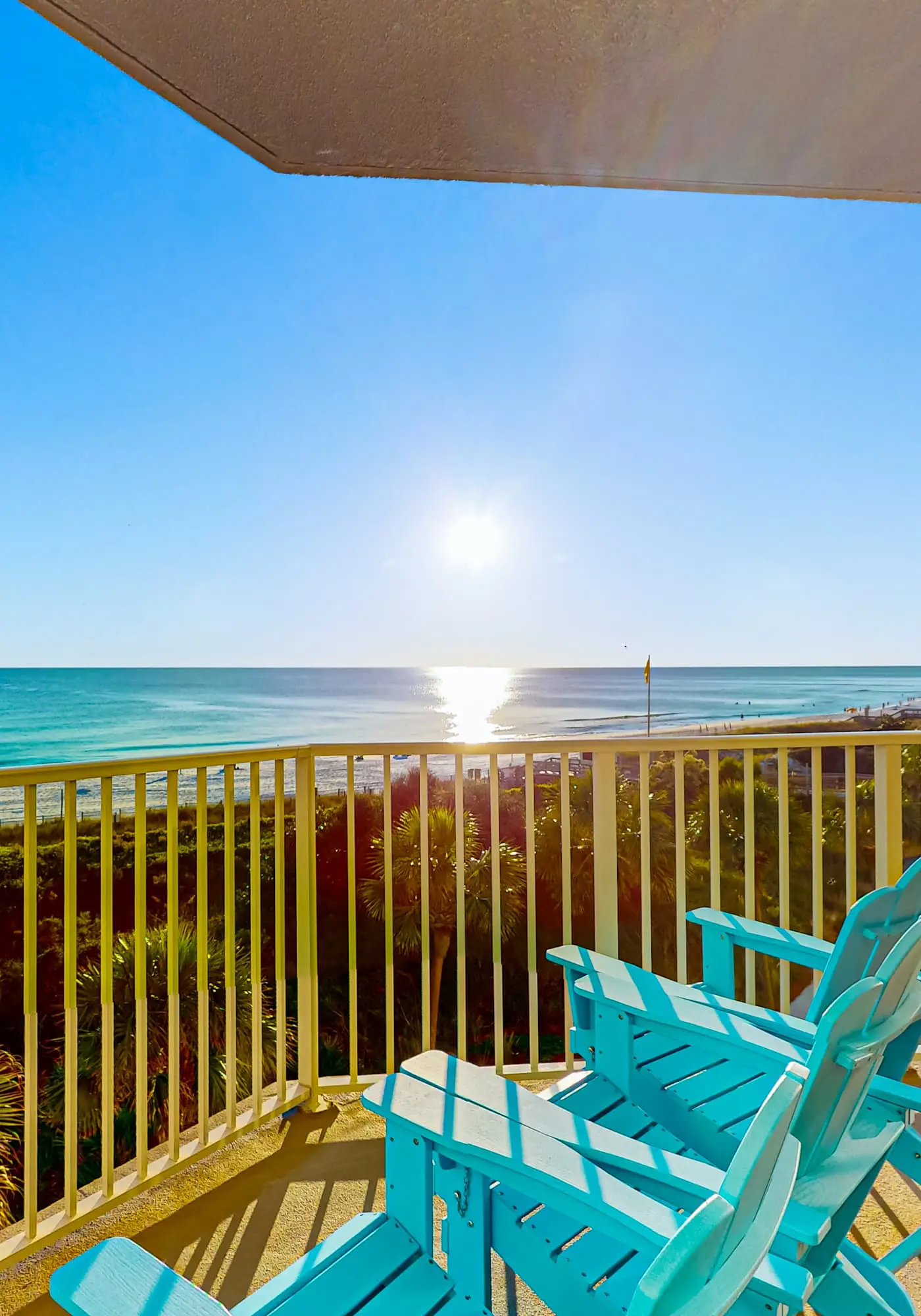 2BR beachfront, Gulf views, sleeps 6