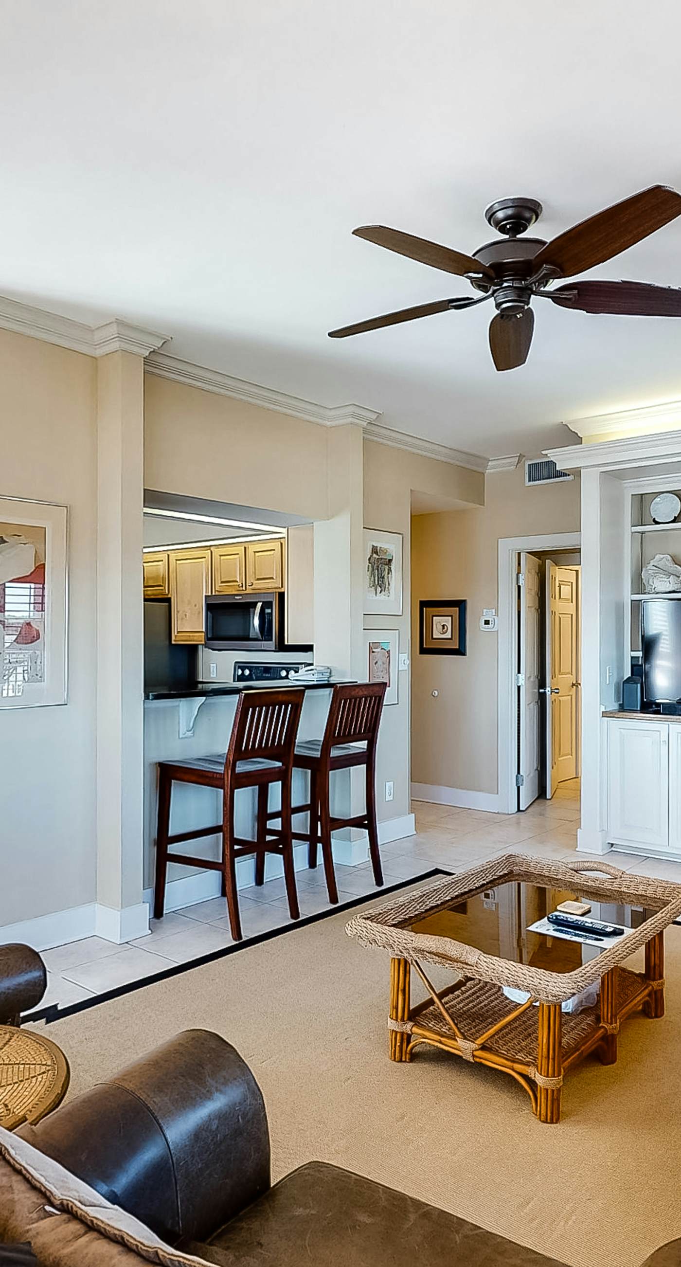 Beachfront Condo with Balcony Pool and Hot Tub