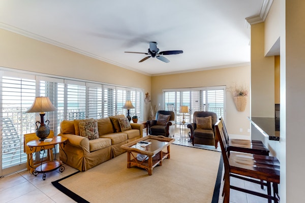 Beachfront Condo with Balcony Pool and Hot Tub