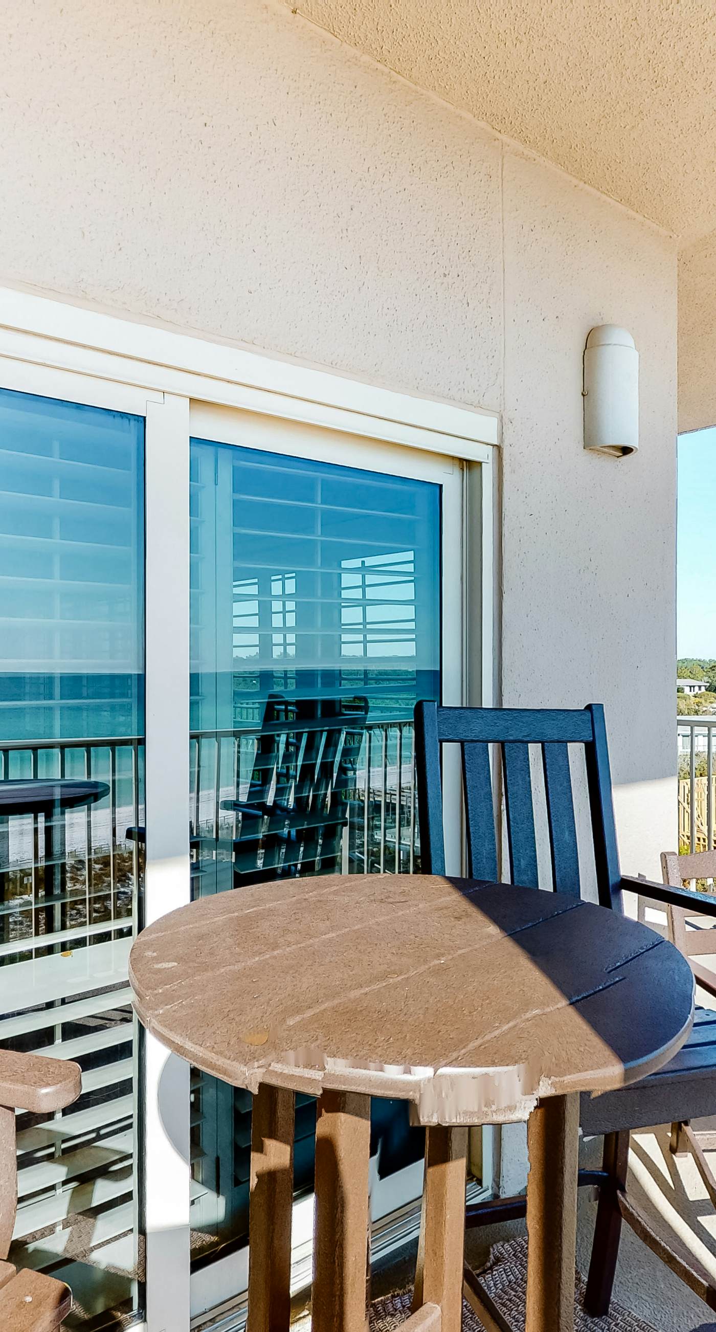 Beachfront Condo with Balcony Pool and Hot Tub