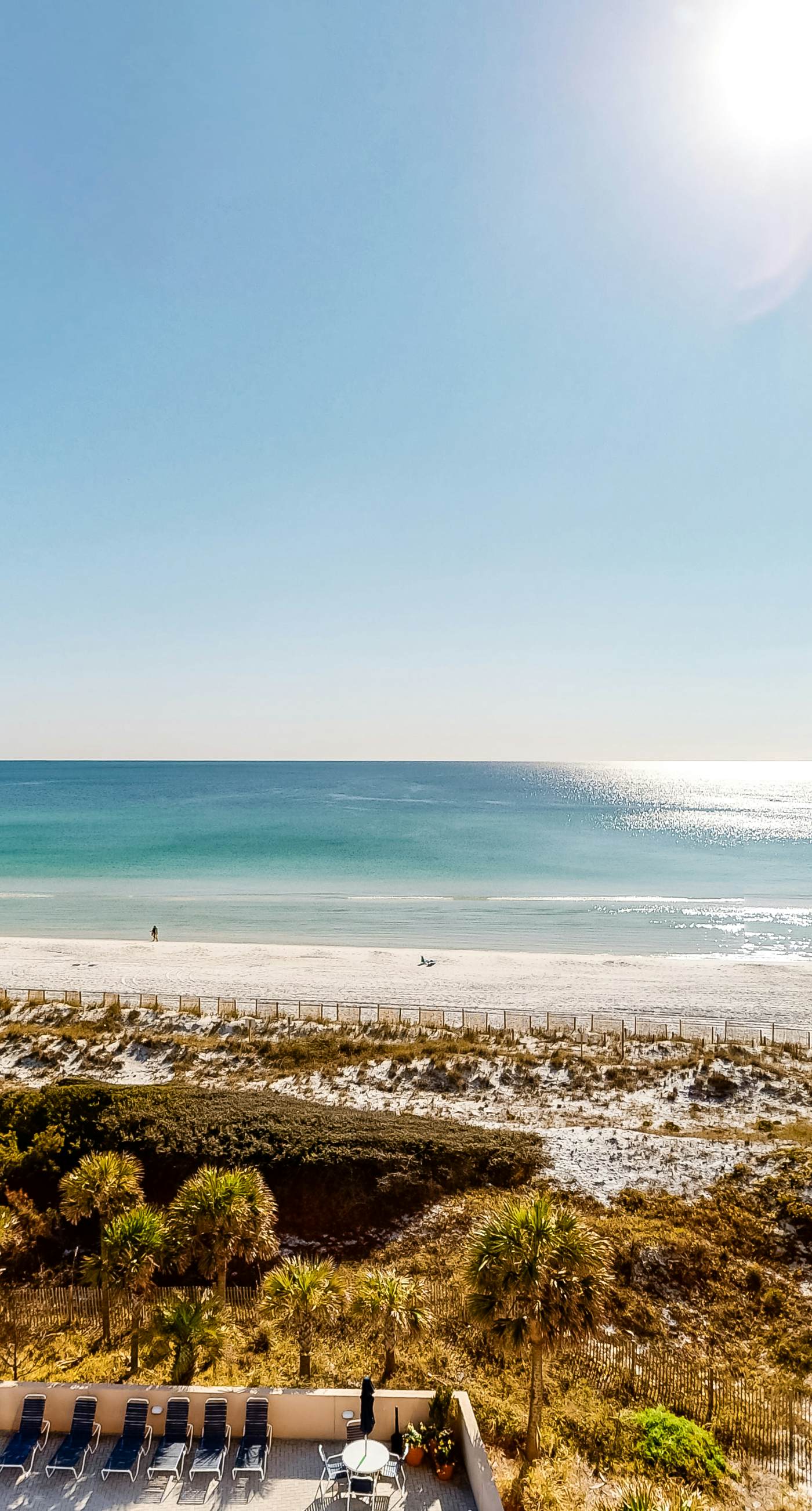 Beachfront Condo with Balcony Pool and Hot Tub