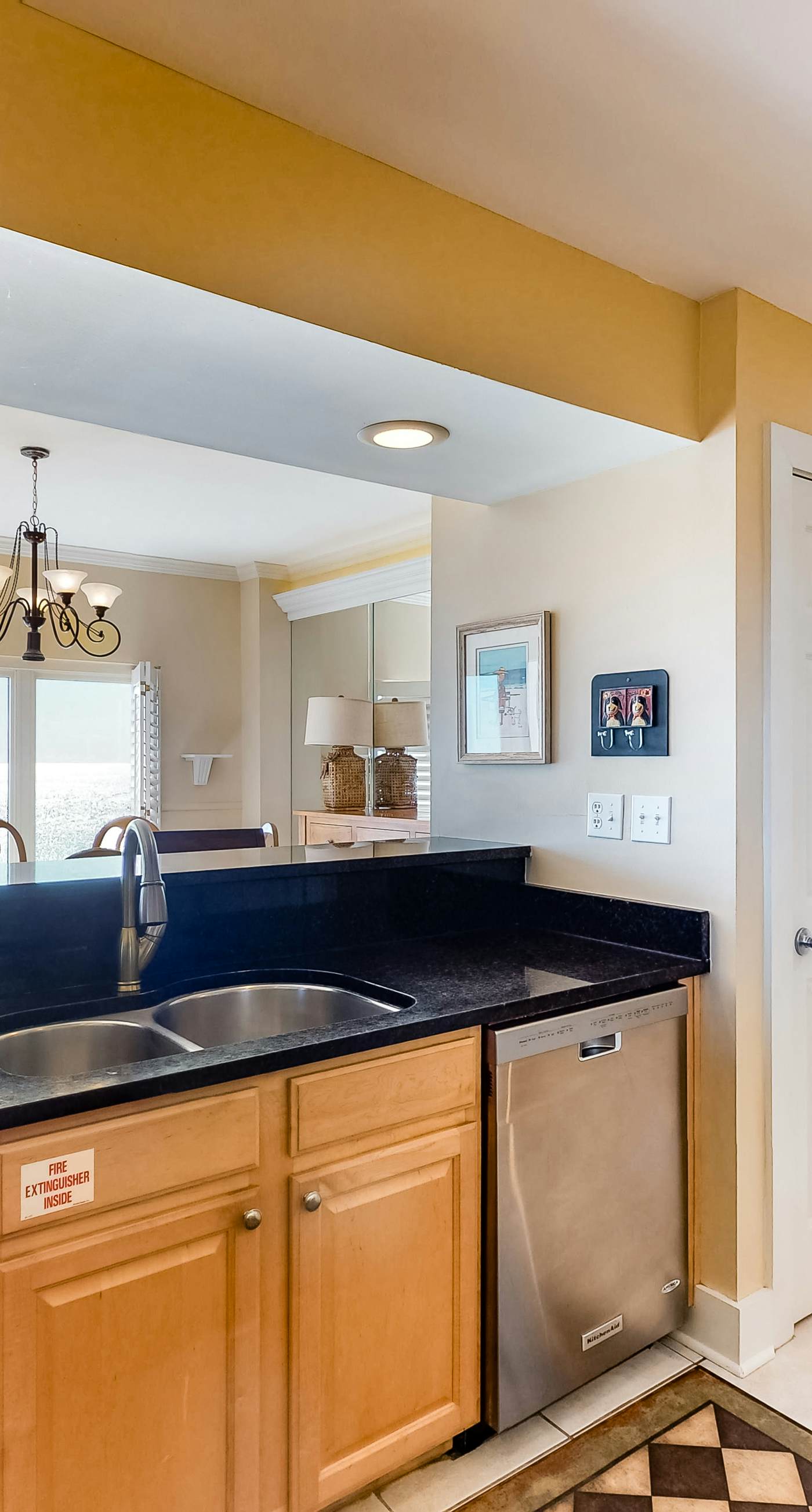 Beachfront Condo with Balcony Pool and Hot Tub