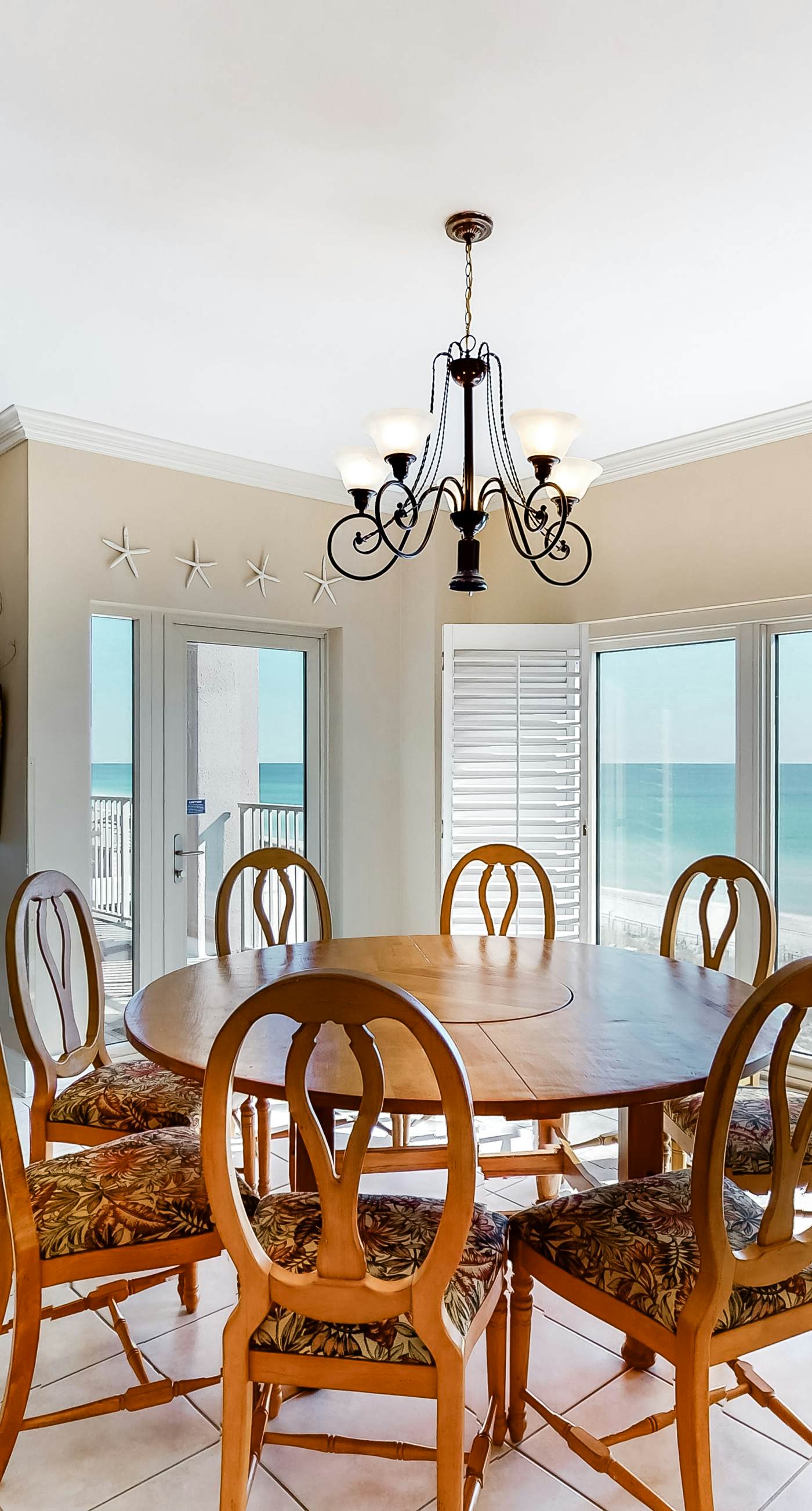 Beachfront Condo with Balcony Pool and Hot Tub