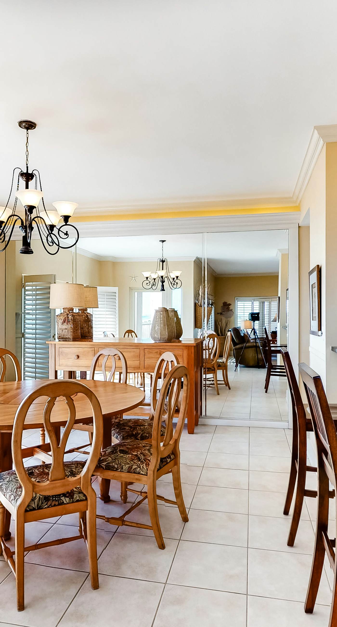 Beachfront Condo with Balcony Pool and Hot Tub