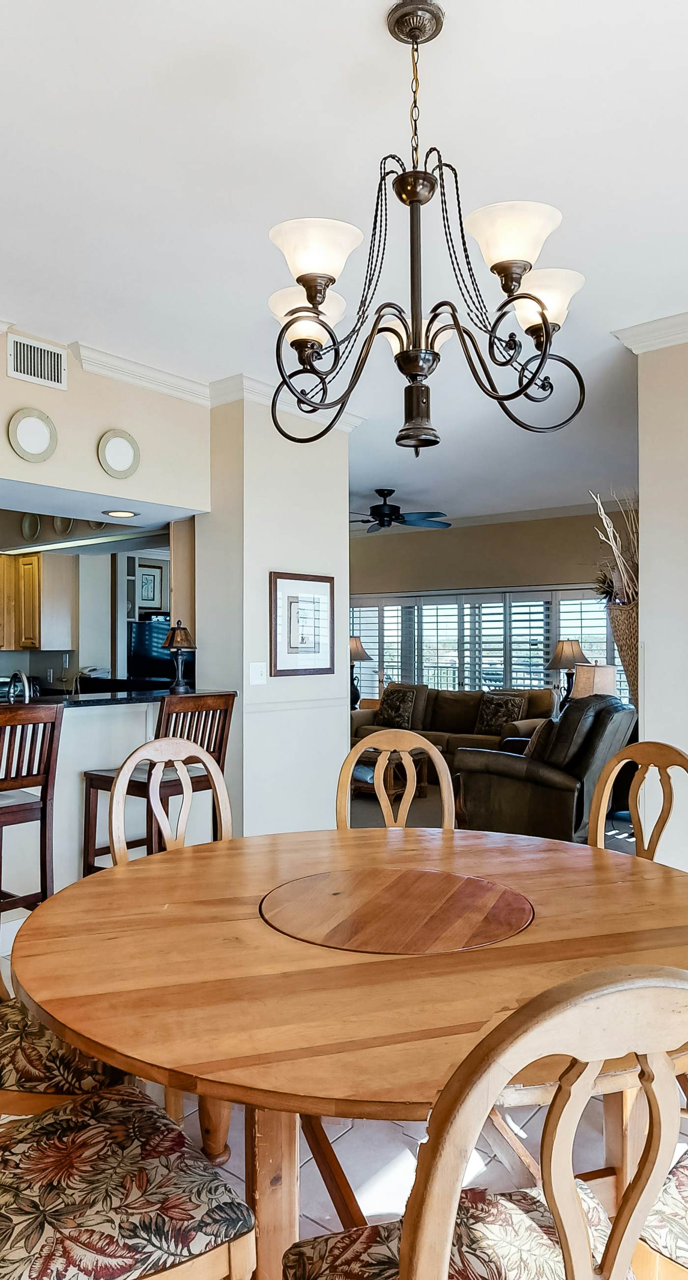 Beachfront Condo with Balcony Pool and Hot Tub