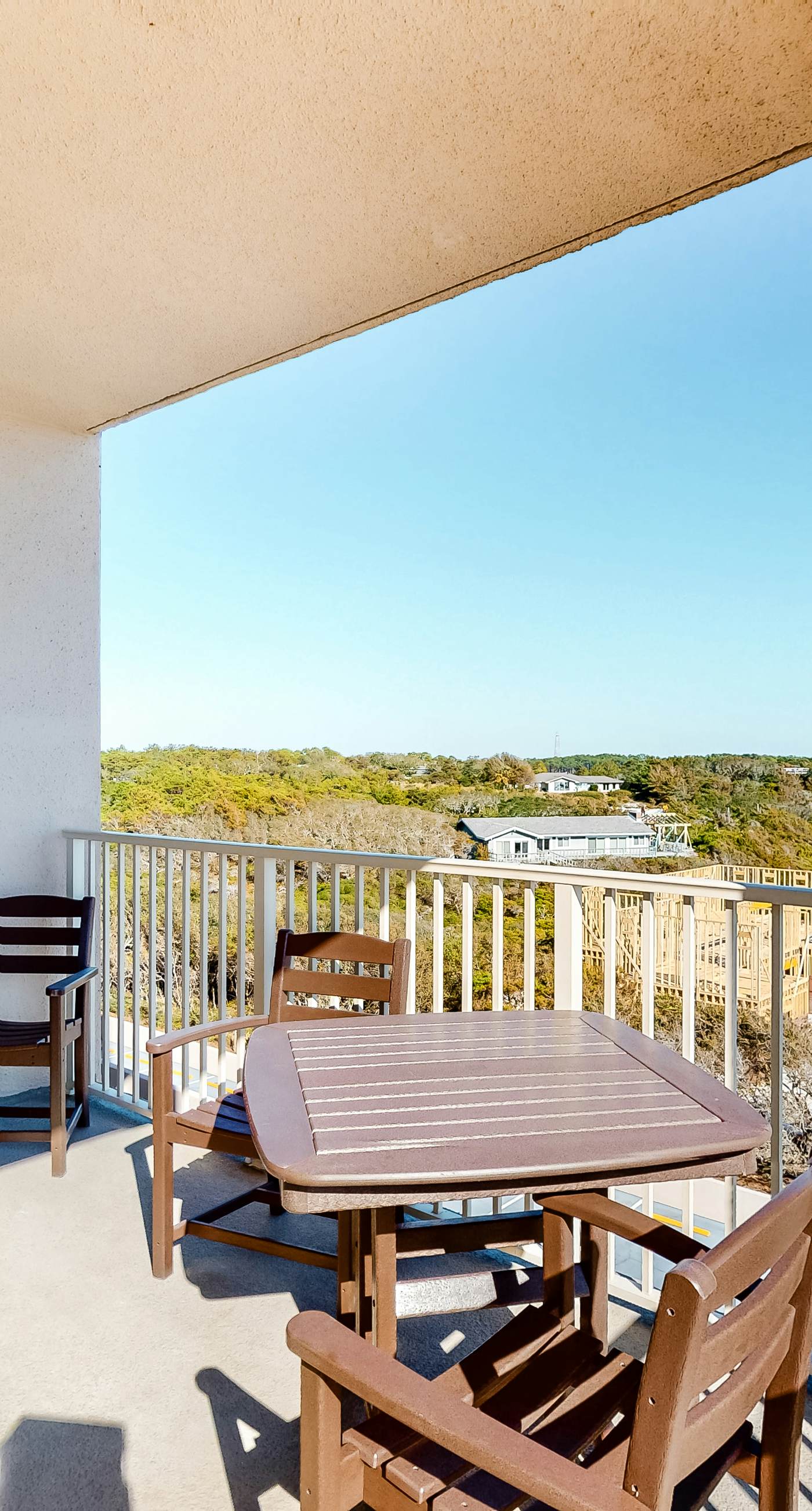 Beachfront Condo with Balcony Pool and Hot Tub