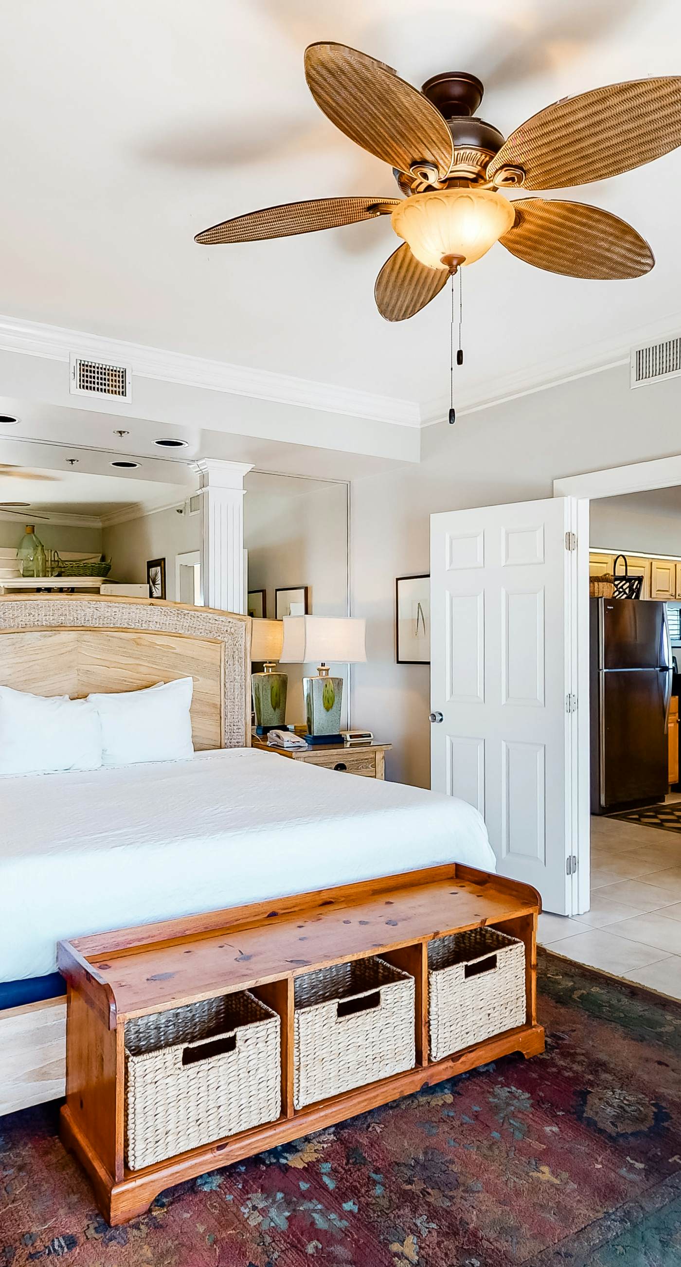 Beachfront Condo with Balcony Pool and Hot Tub