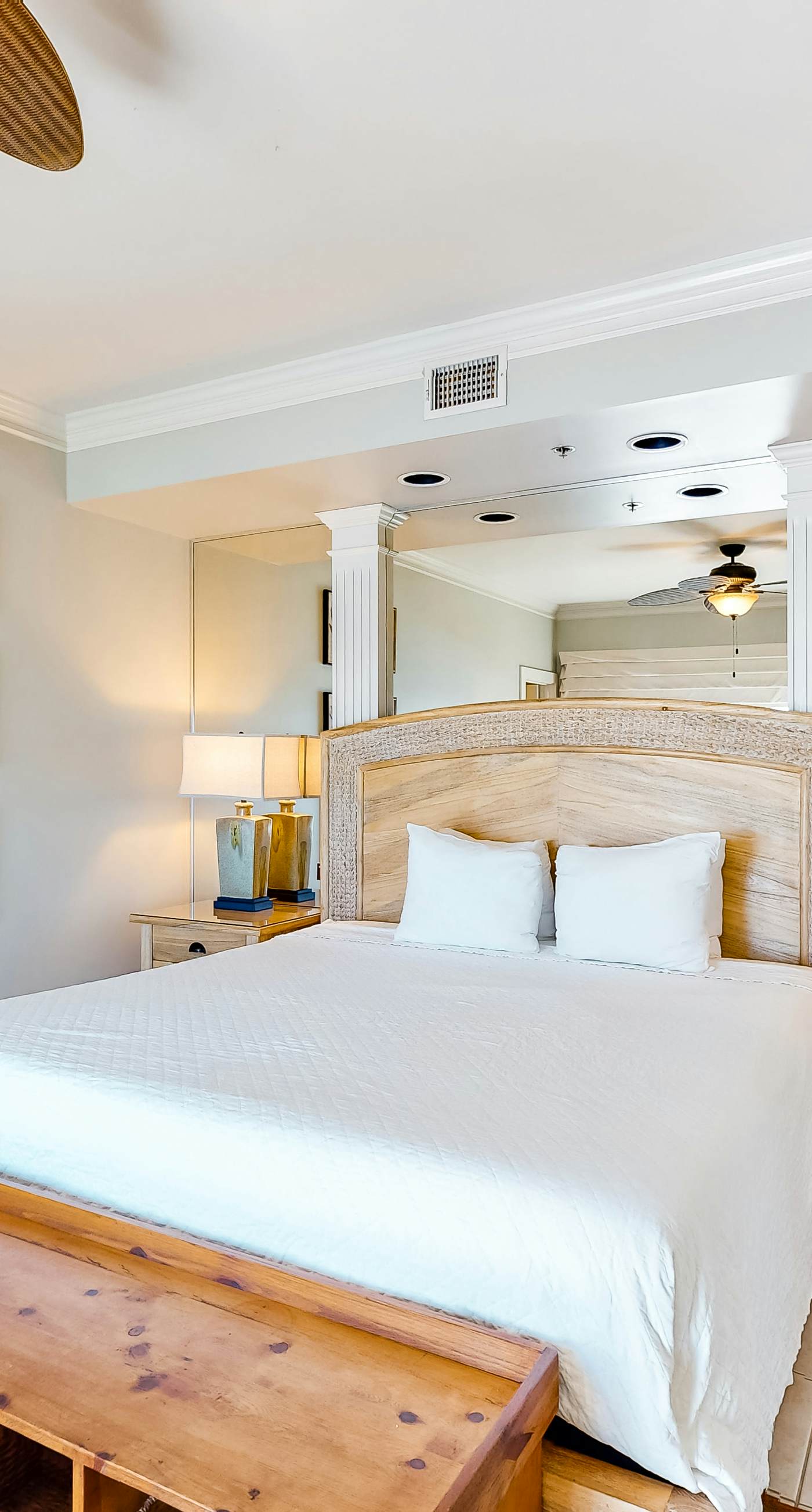 Beachfront Condo with Balcony Pool and Hot Tub