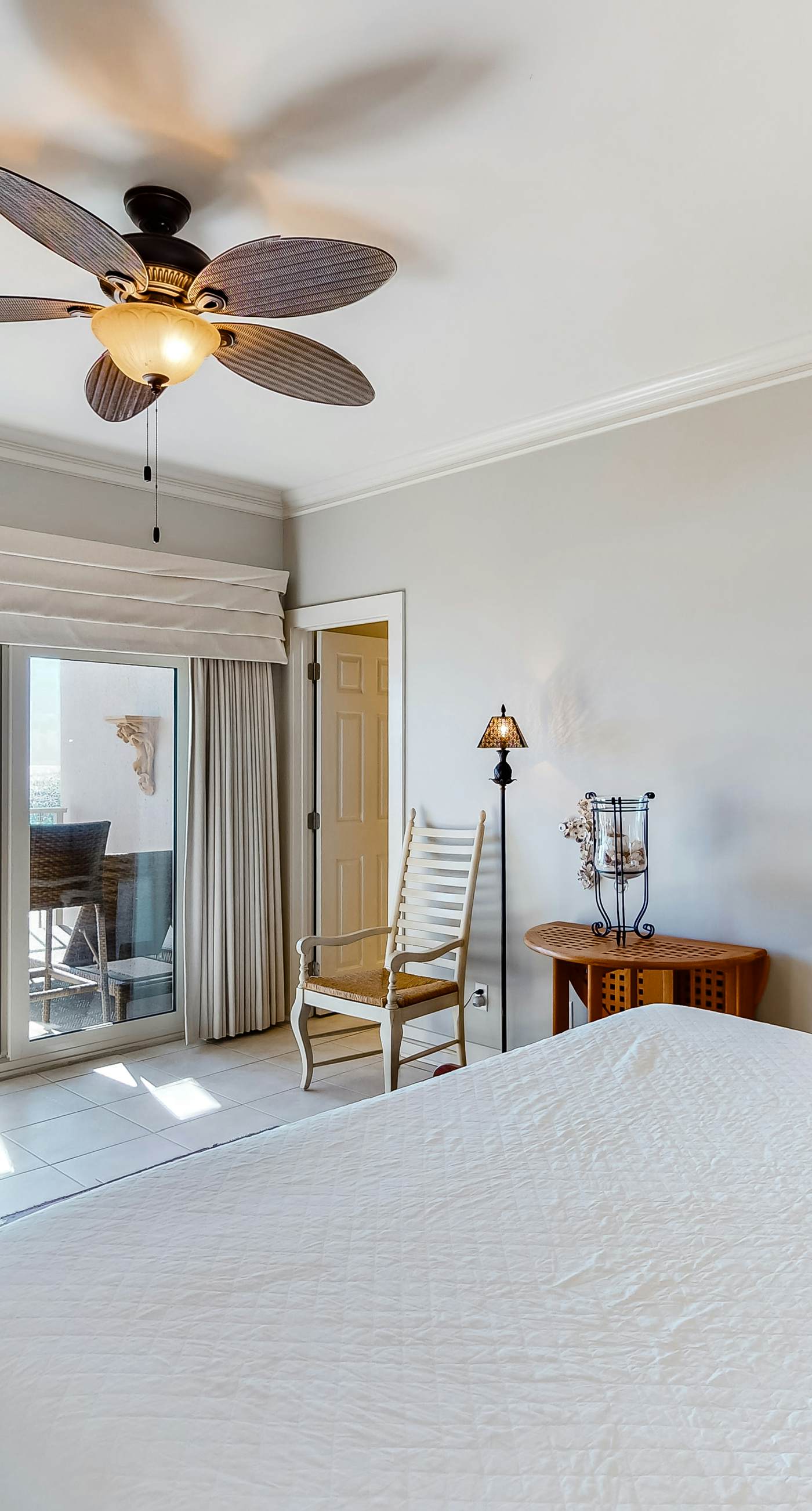 Beachfront Condo with Balcony Pool and Hot Tub