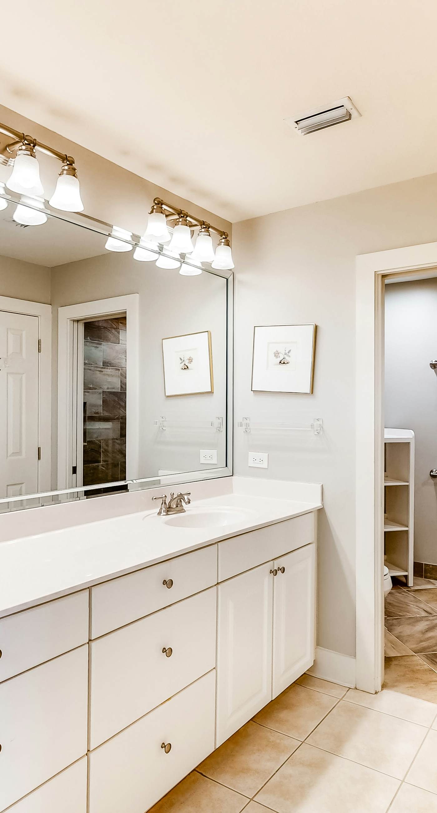 Beachfront Condo with Balcony Pool and Hot Tub