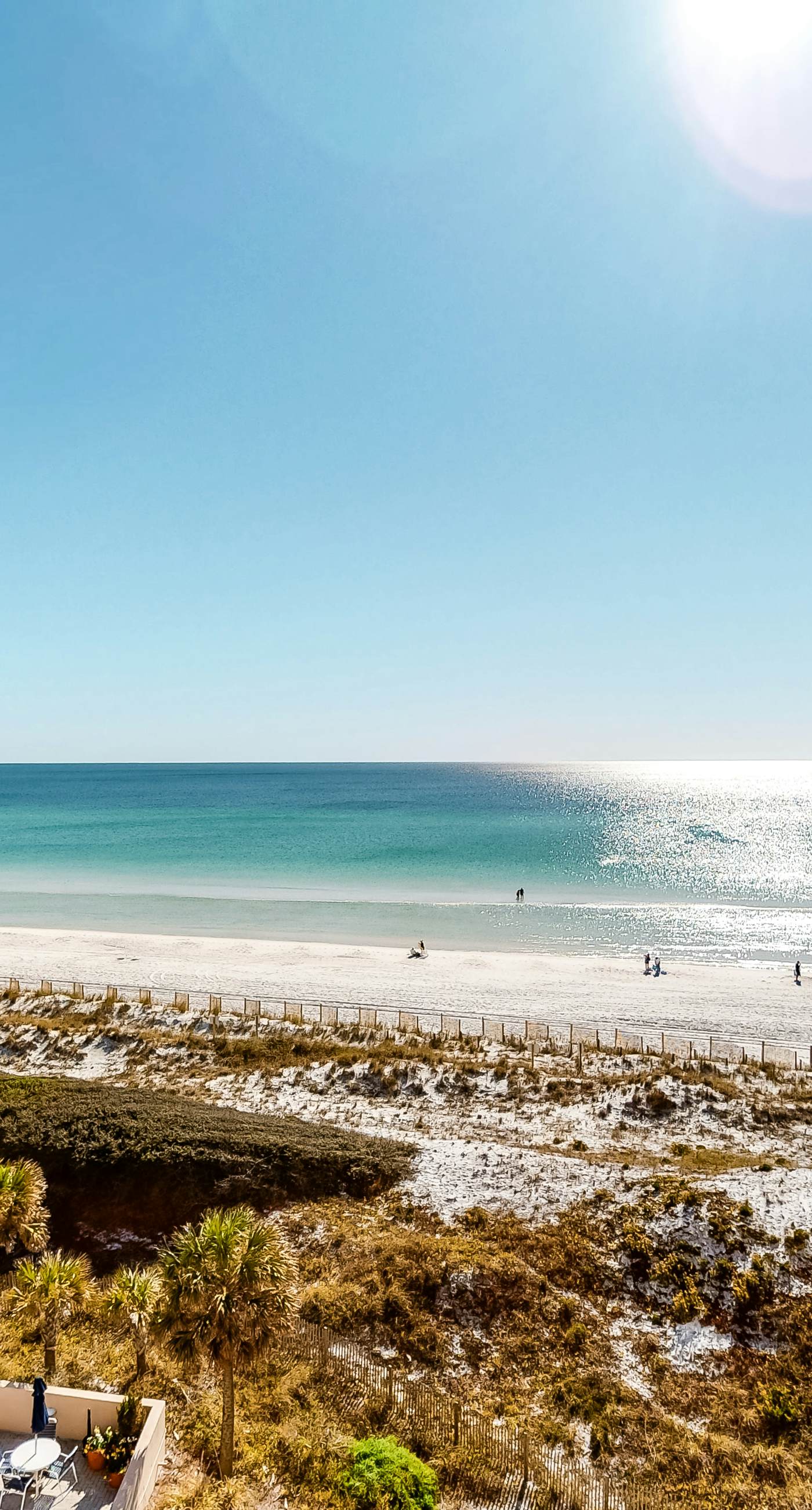 Beachfront Condo with Balcony Pool and Hot Tub