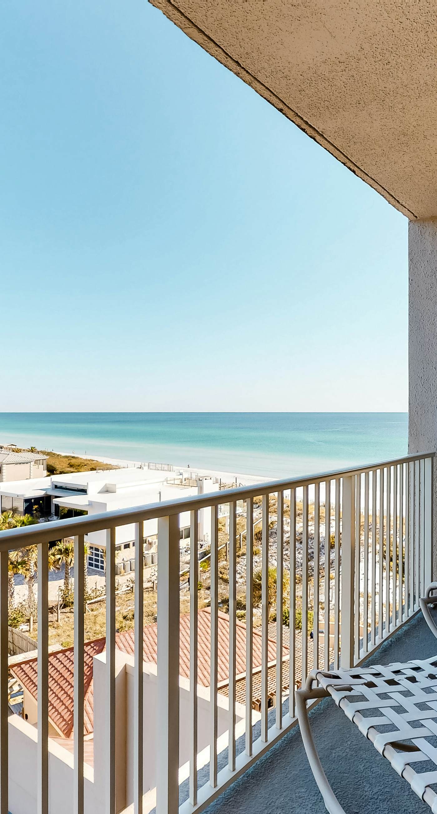 Beachfront Condo with Balcony Pool and Hot Tub