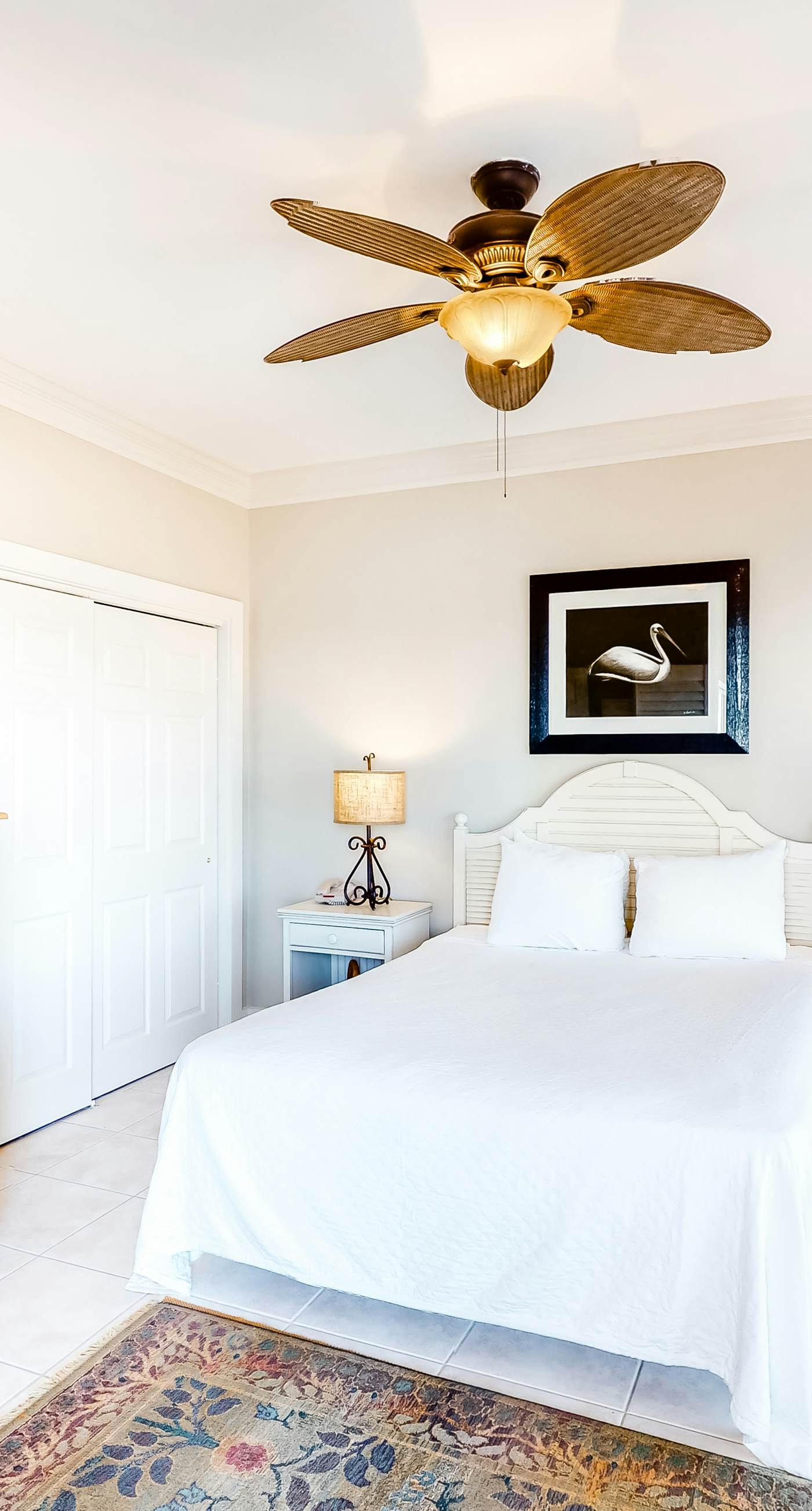 Beachfront Condo with Balcony Pool and Hot Tub