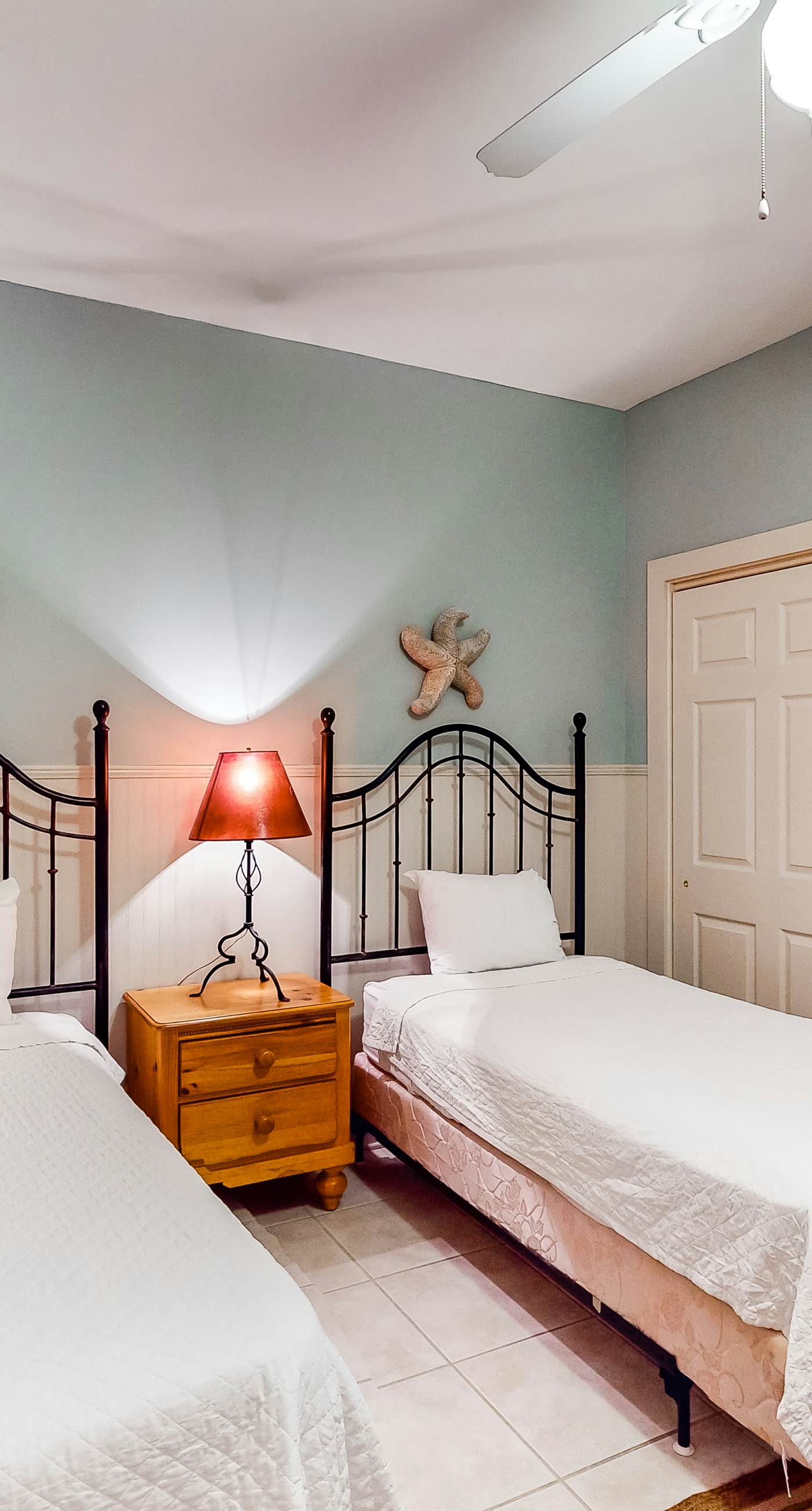 Beachfront Condo with Balcony Pool and Hot Tub