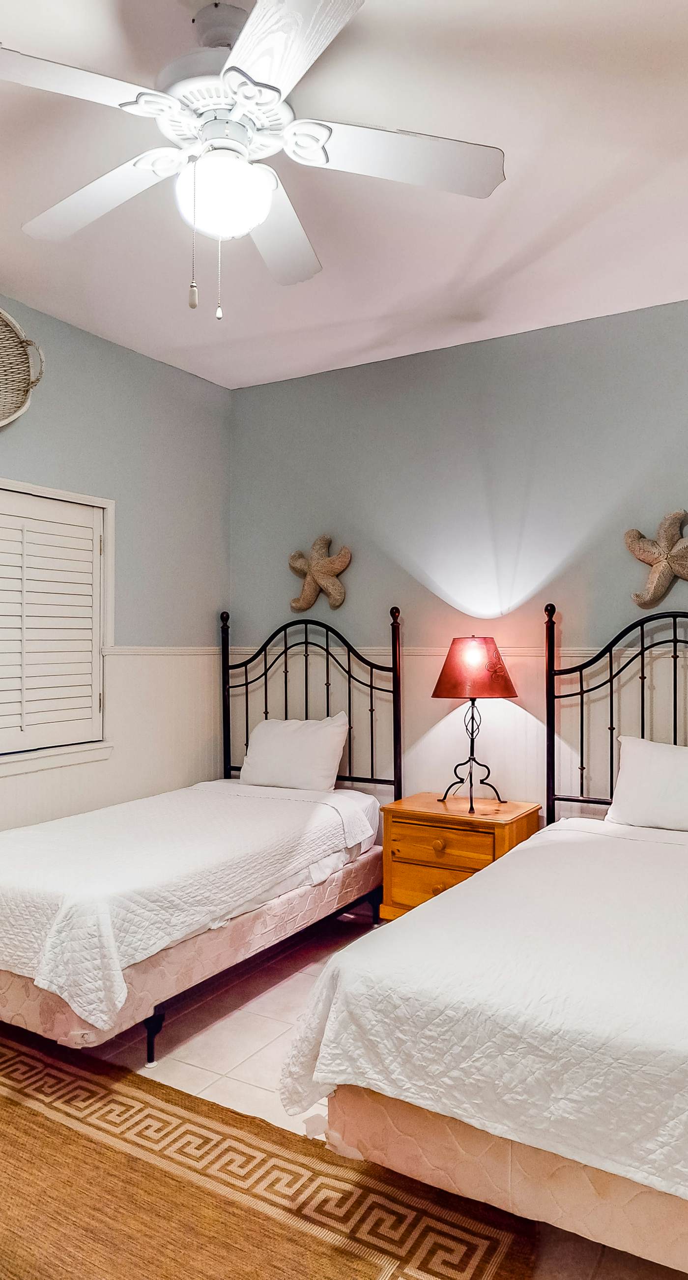 Beachfront Condo with Balcony Pool and Hot Tub