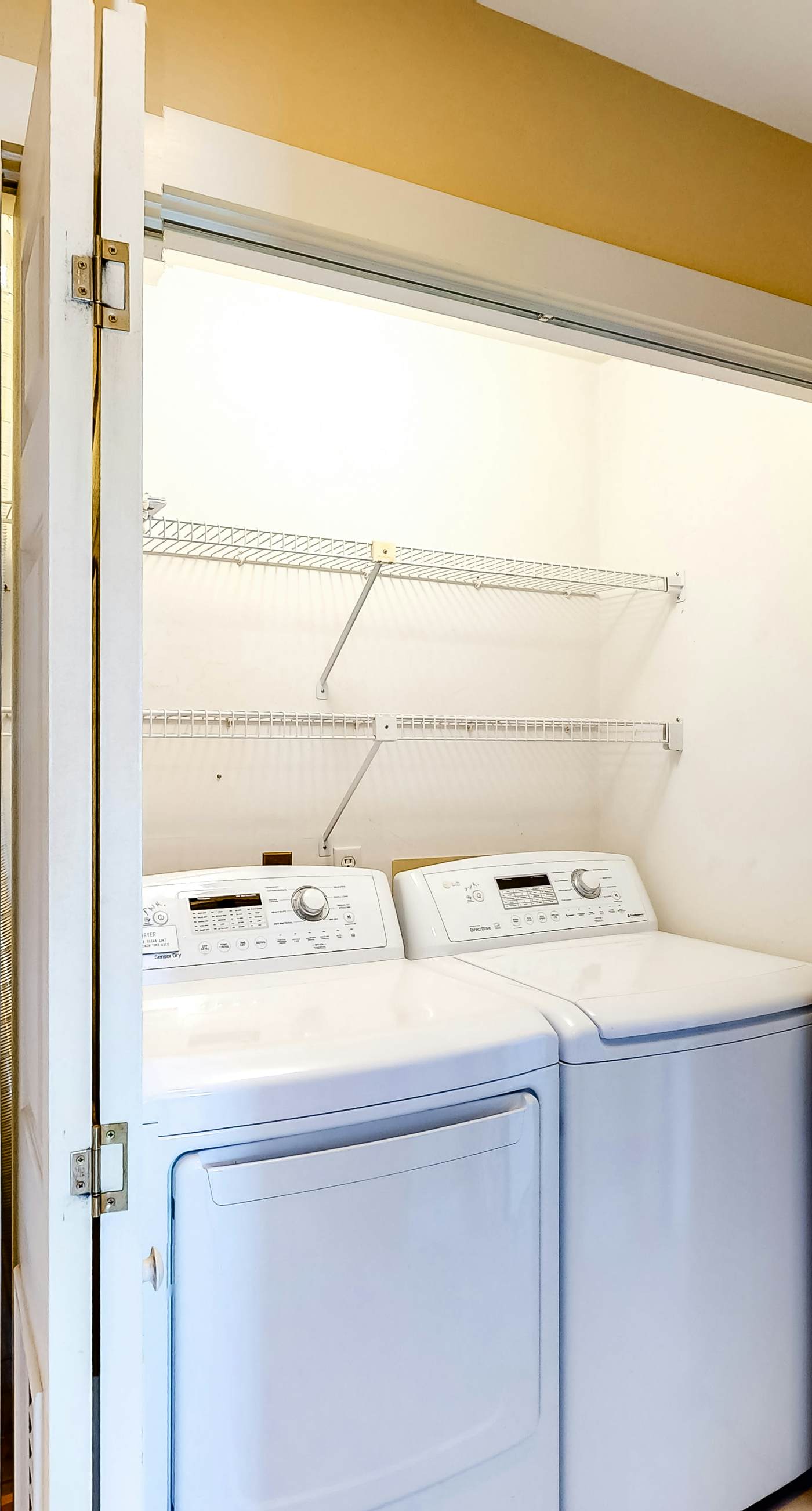 Beachfront Condo with Balcony Pool and Hot Tub