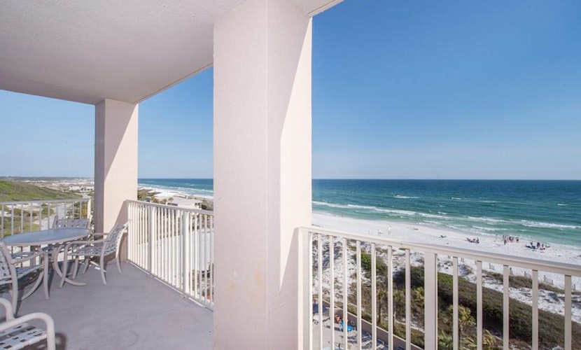Beachfront Condo with Balcony Pool and Hot Tub