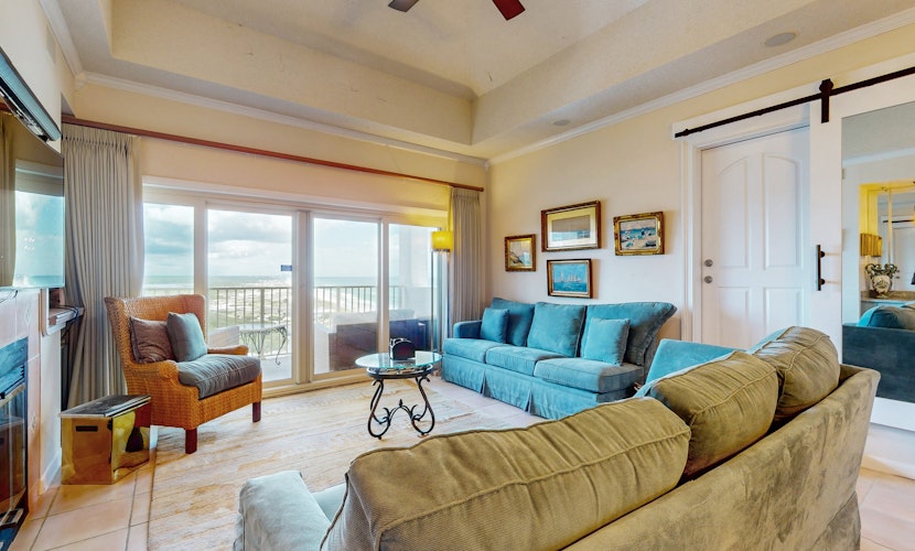 Beachfront Condo with Stunning Views and Pool
