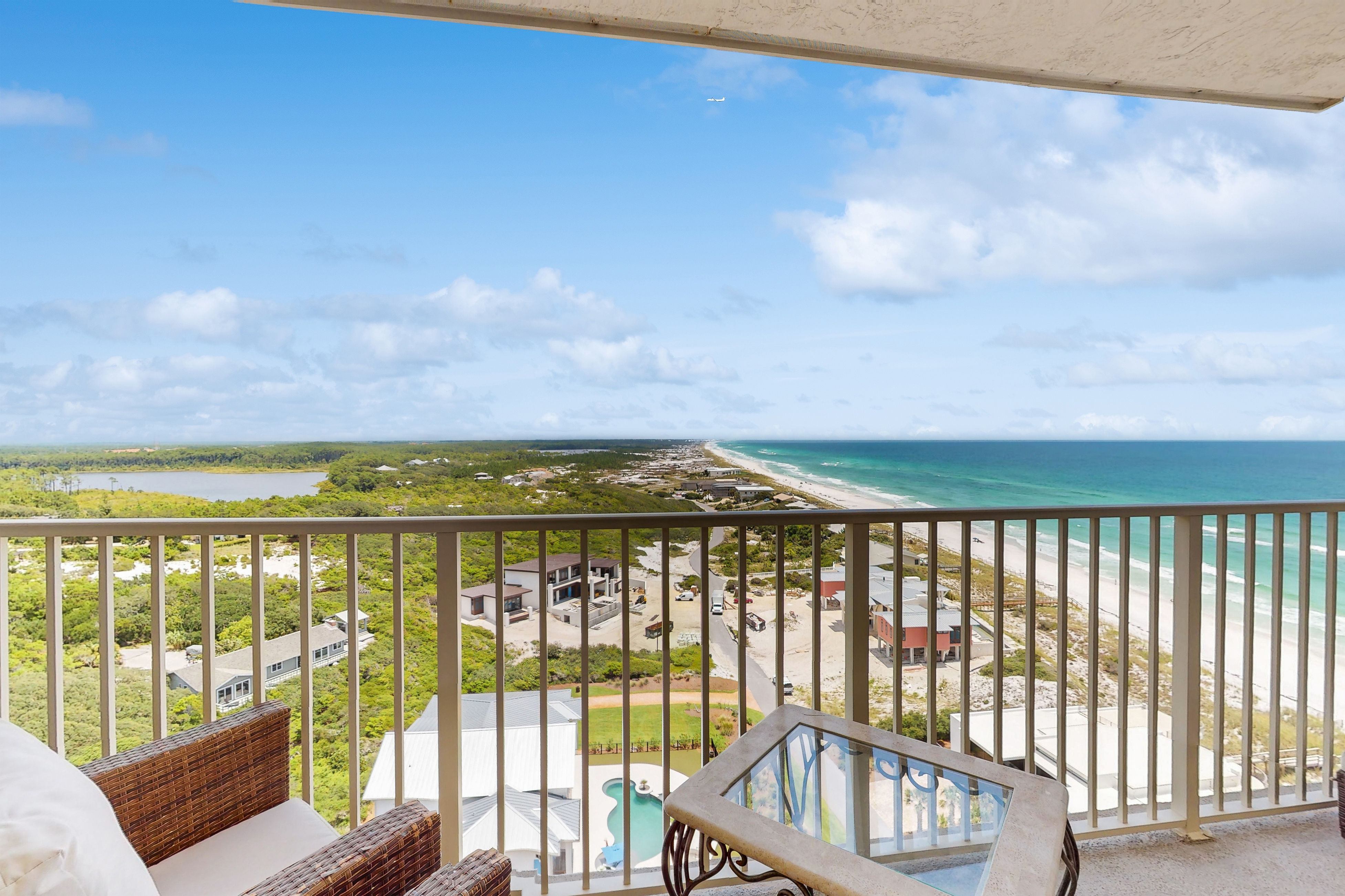 Beachfront Condo with Stunning Views and Pool