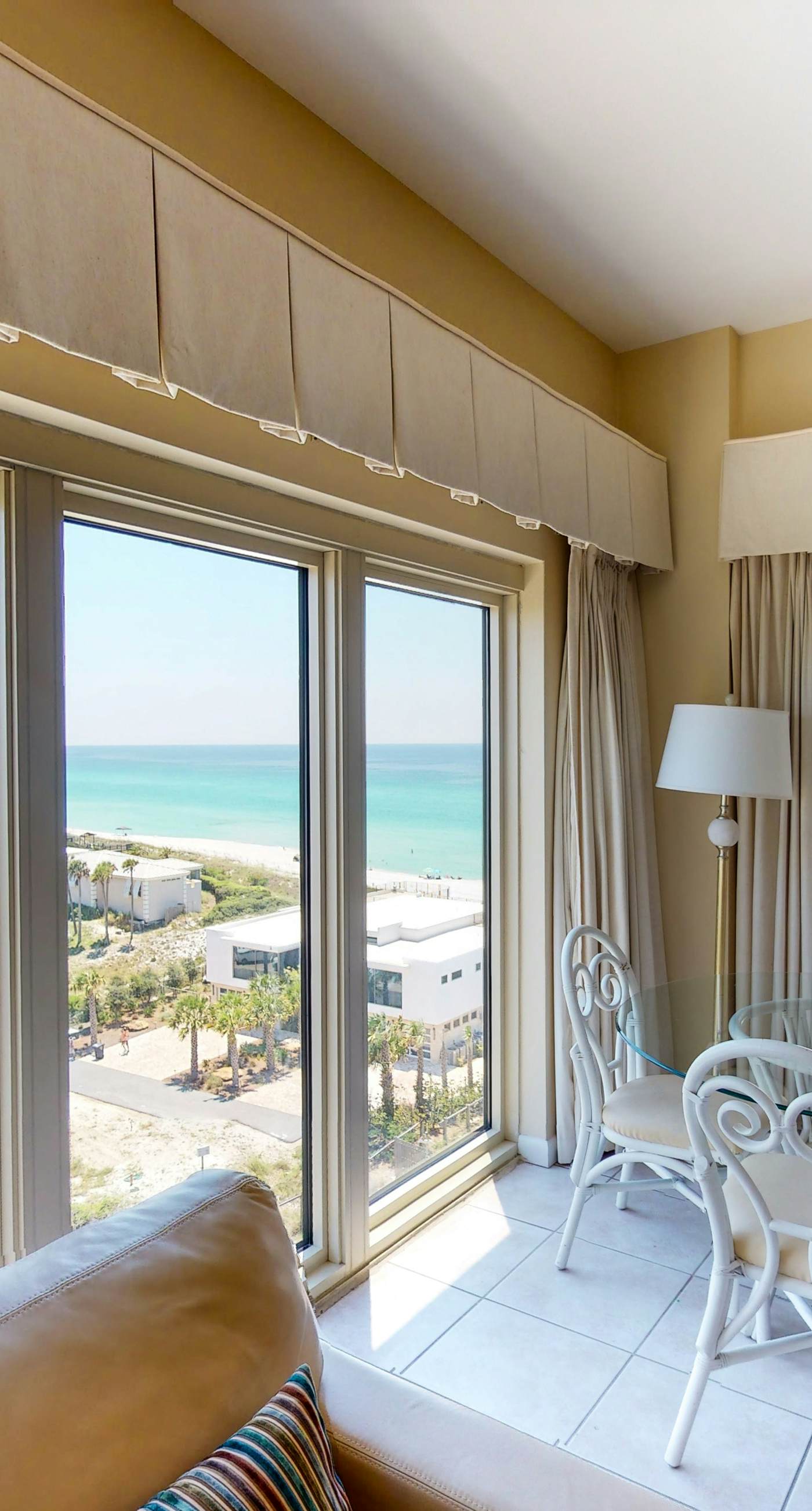 Beachfront Condo with Balcony Pool and Hot Tub