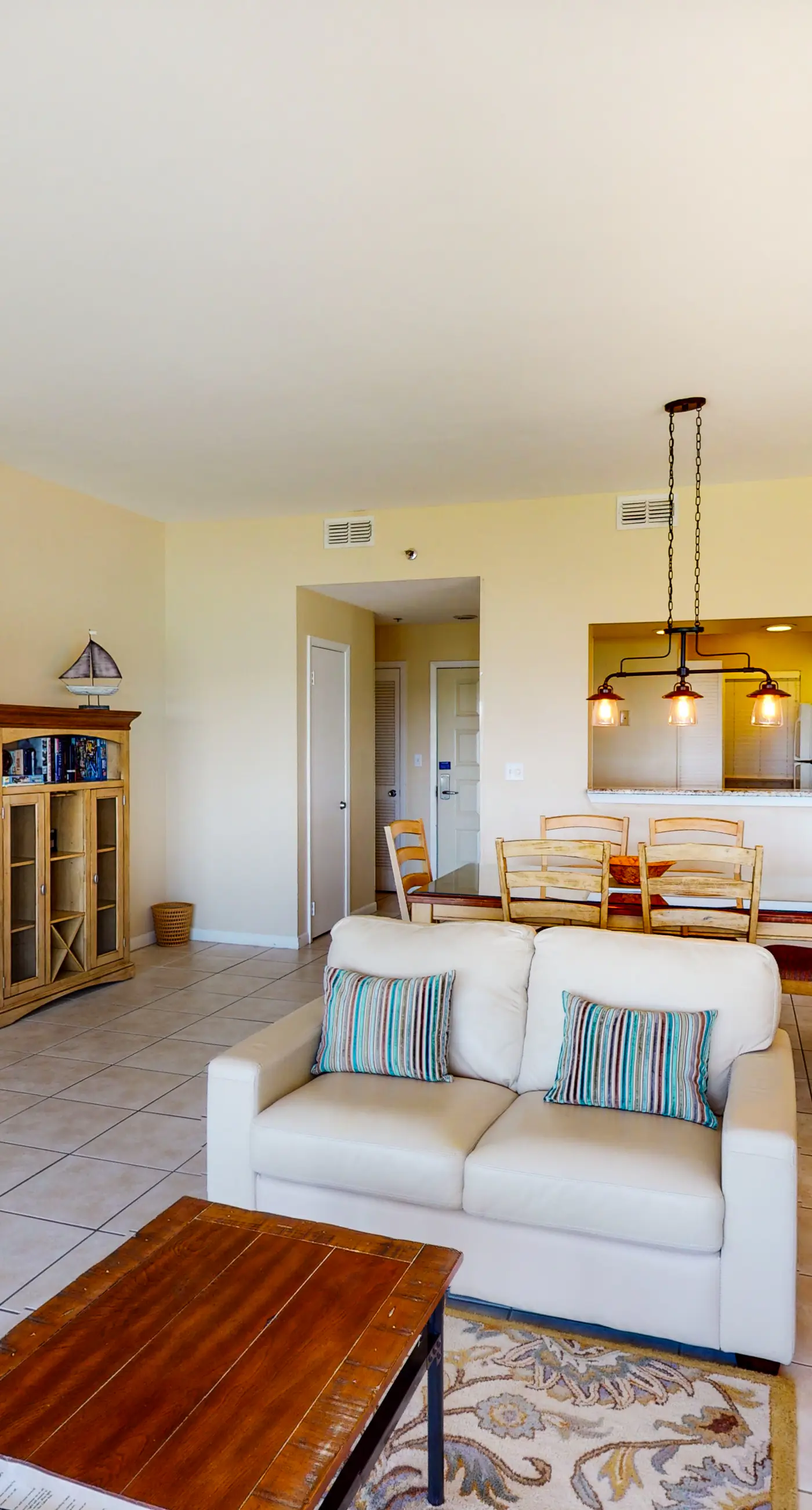Beachfront Condo with Balcony Pool and Hot Tub