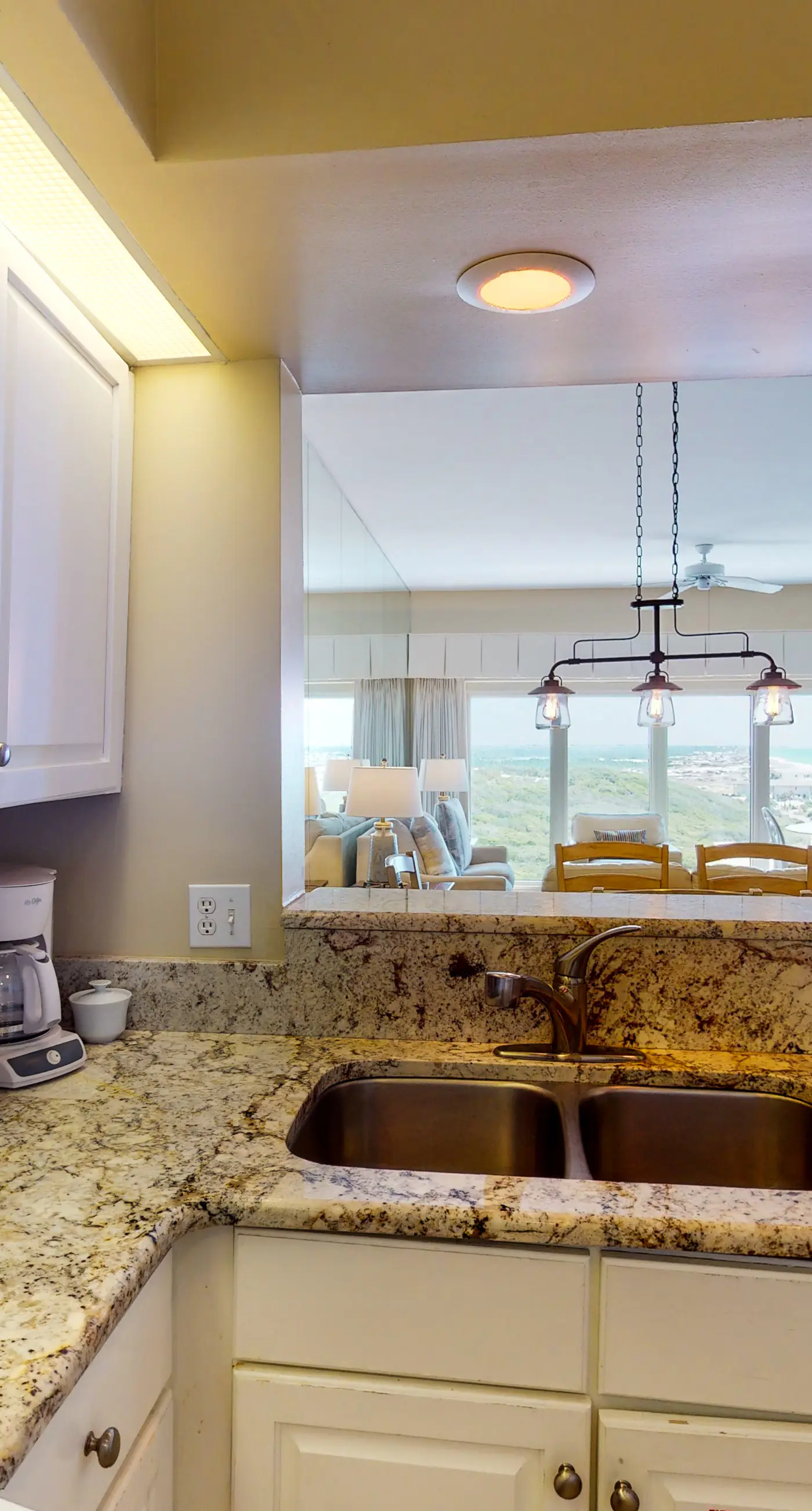 Beachfront Condo with Balcony Pool and Hot Tub