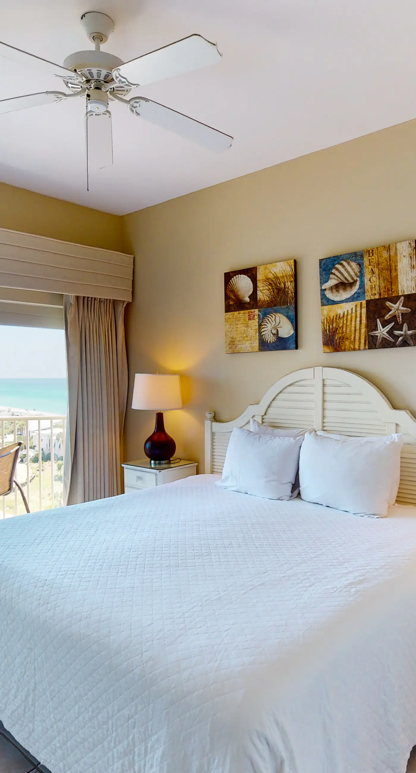 Beachfront Condo with Balcony Pool and Hot Tub