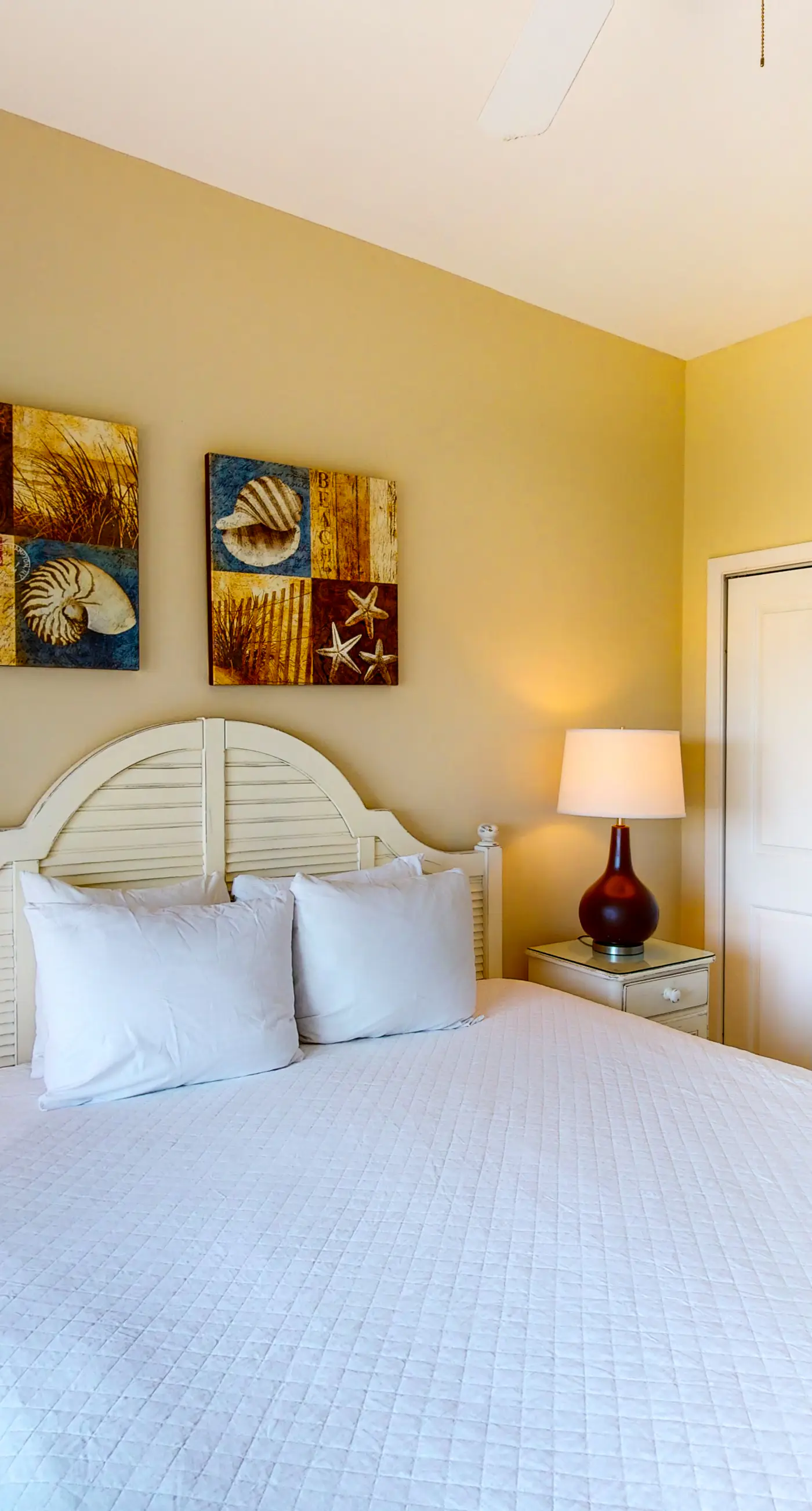 Beachfront Condo with Balcony Pool and Hot Tub