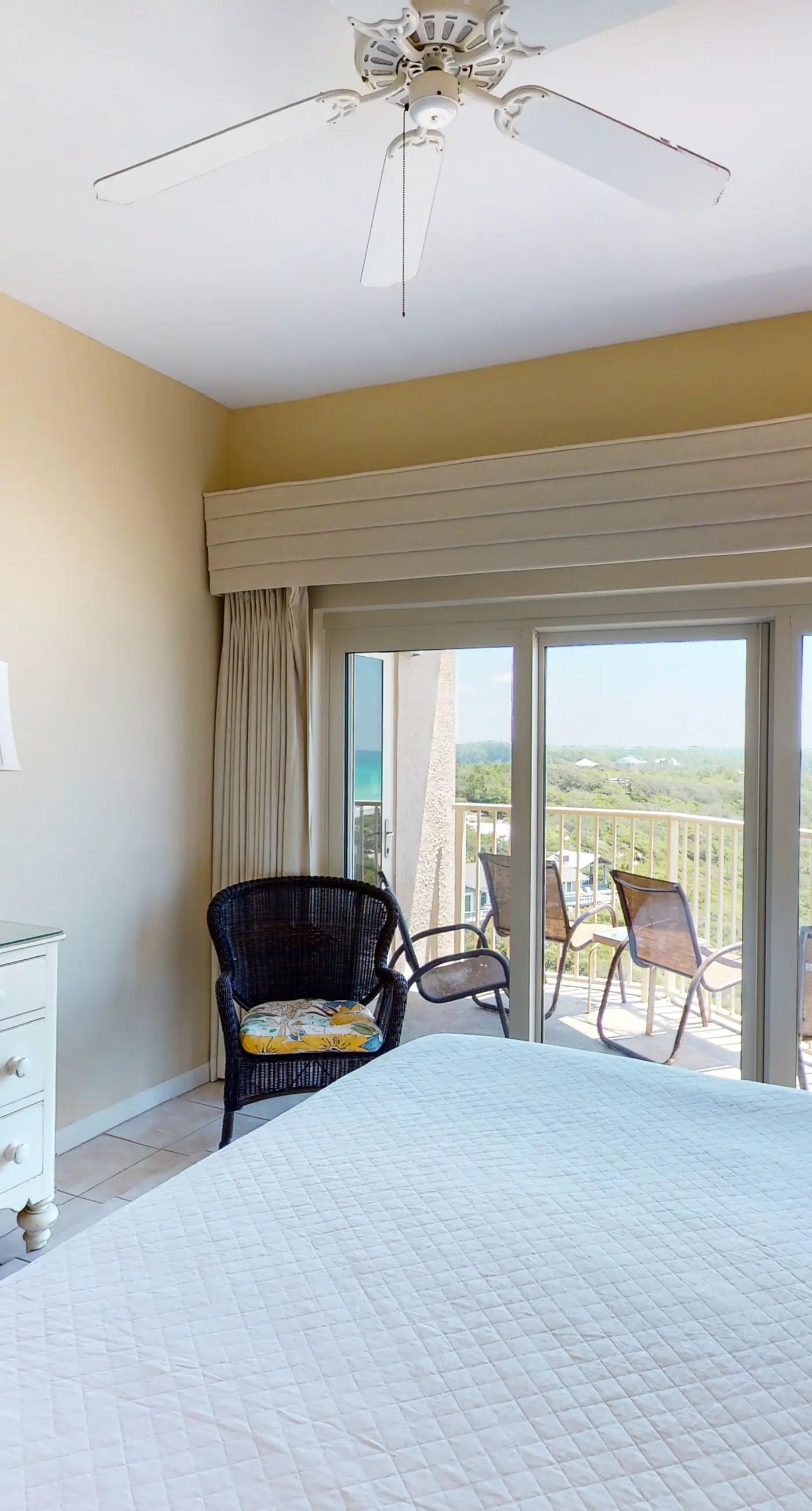 Beachfront Condo with Balcony Pool and Hot Tub