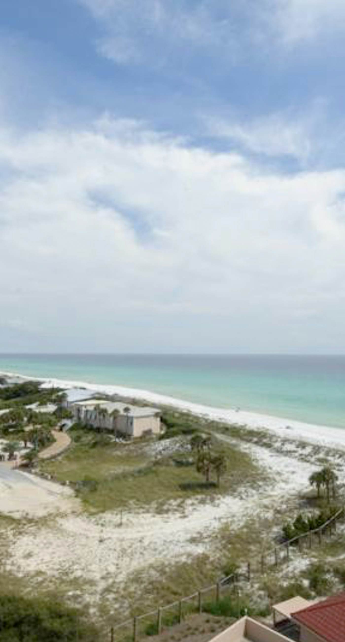 Beachfront Condo with Balcony Pool and Hot Tub