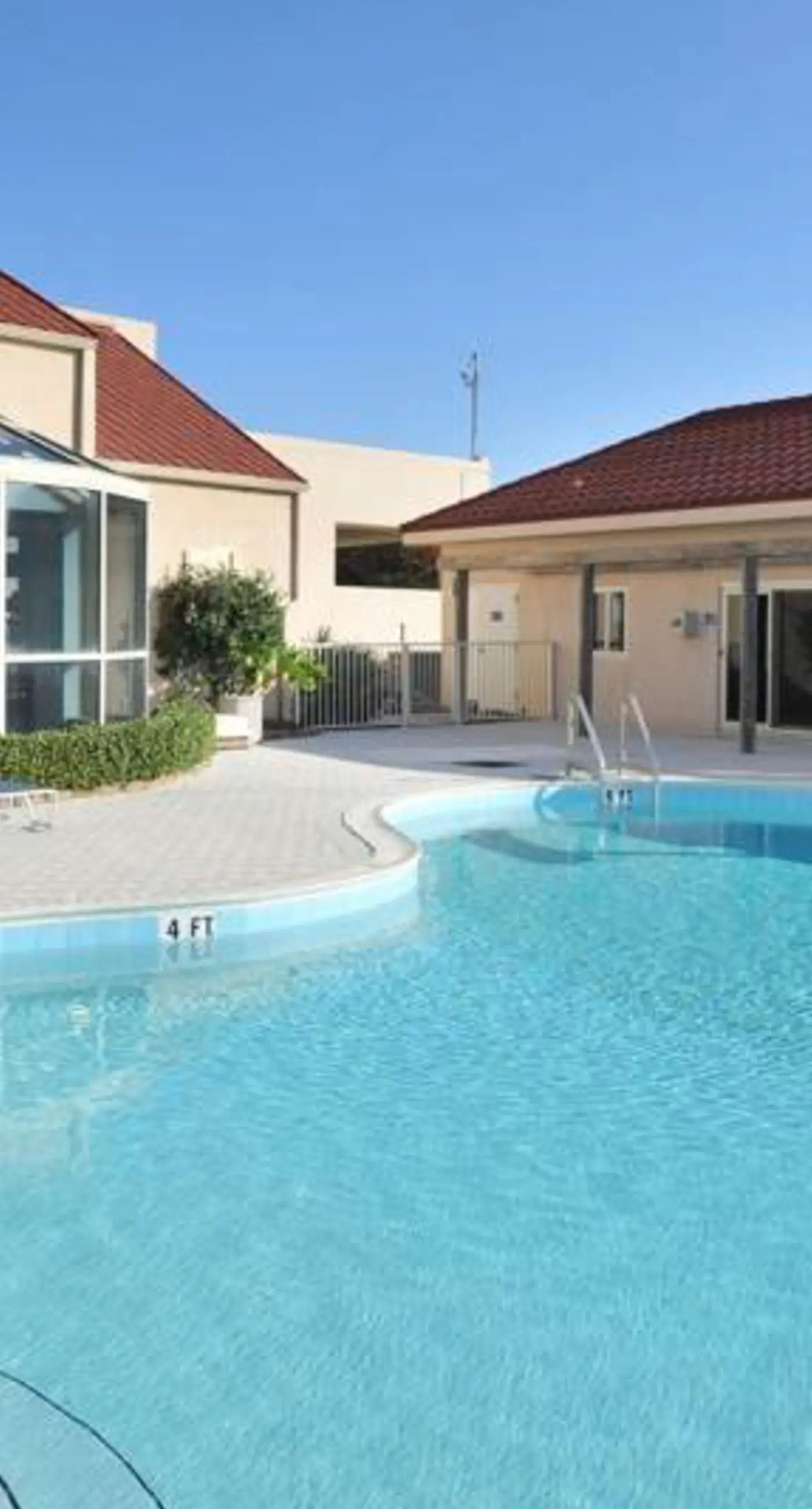 Beachfront Condo with Balcony Pool and Hot Tub