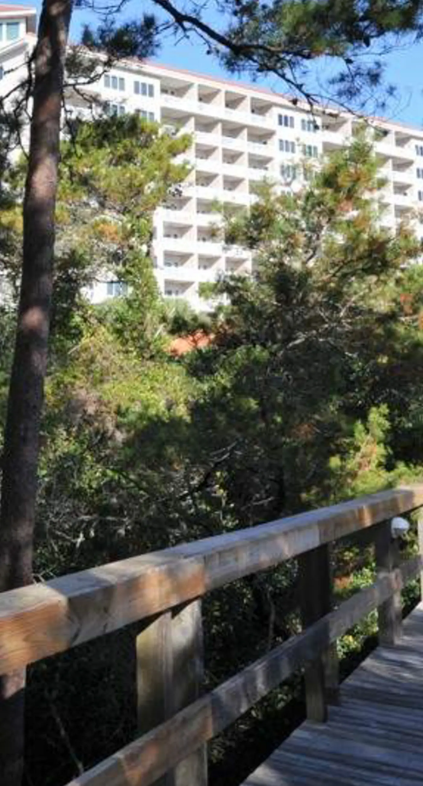 Beachfront Condo with Balcony Pool and Hot Tub