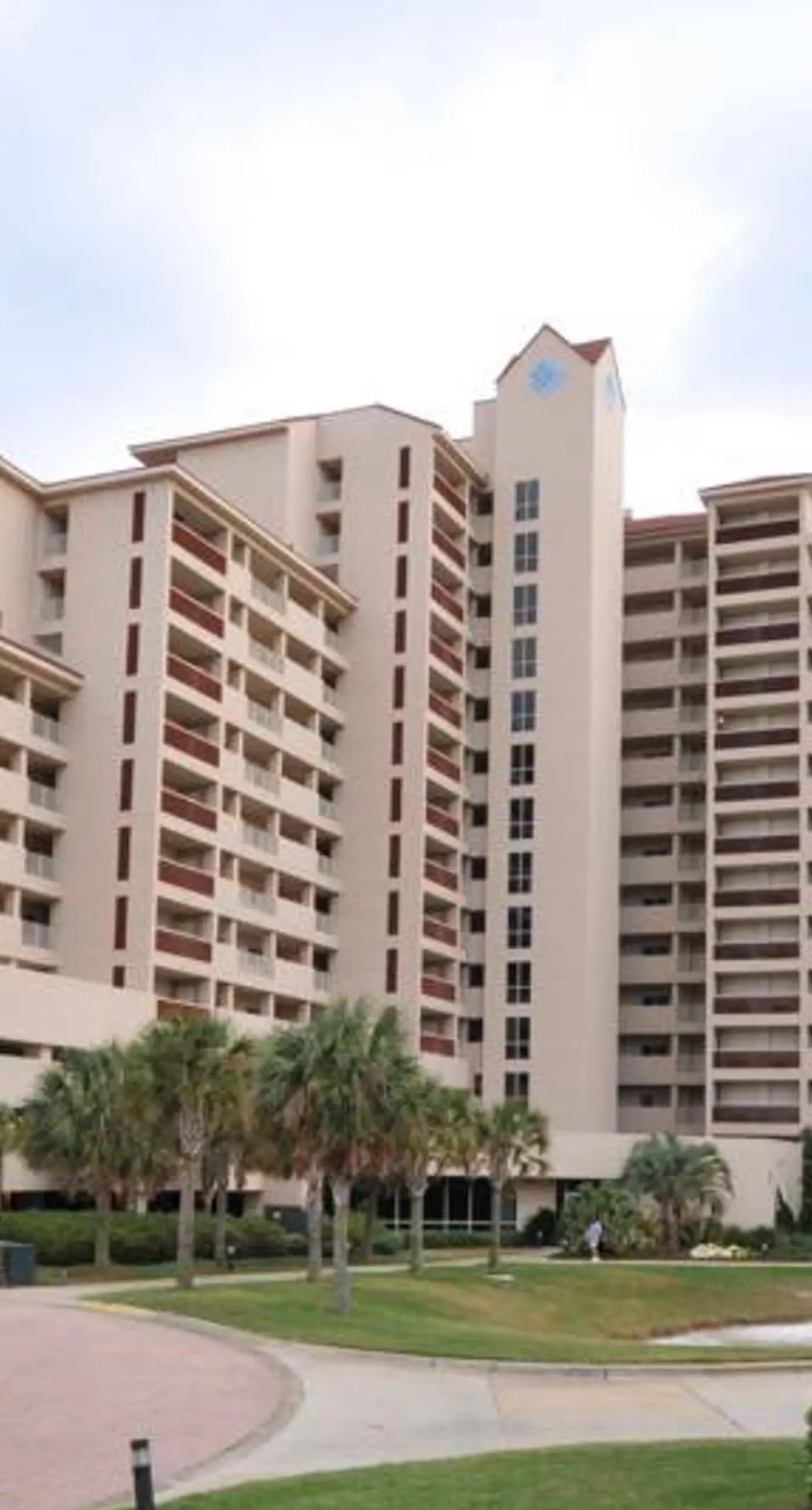 Beachfront Condo with Balcony Pool and Hot Tub