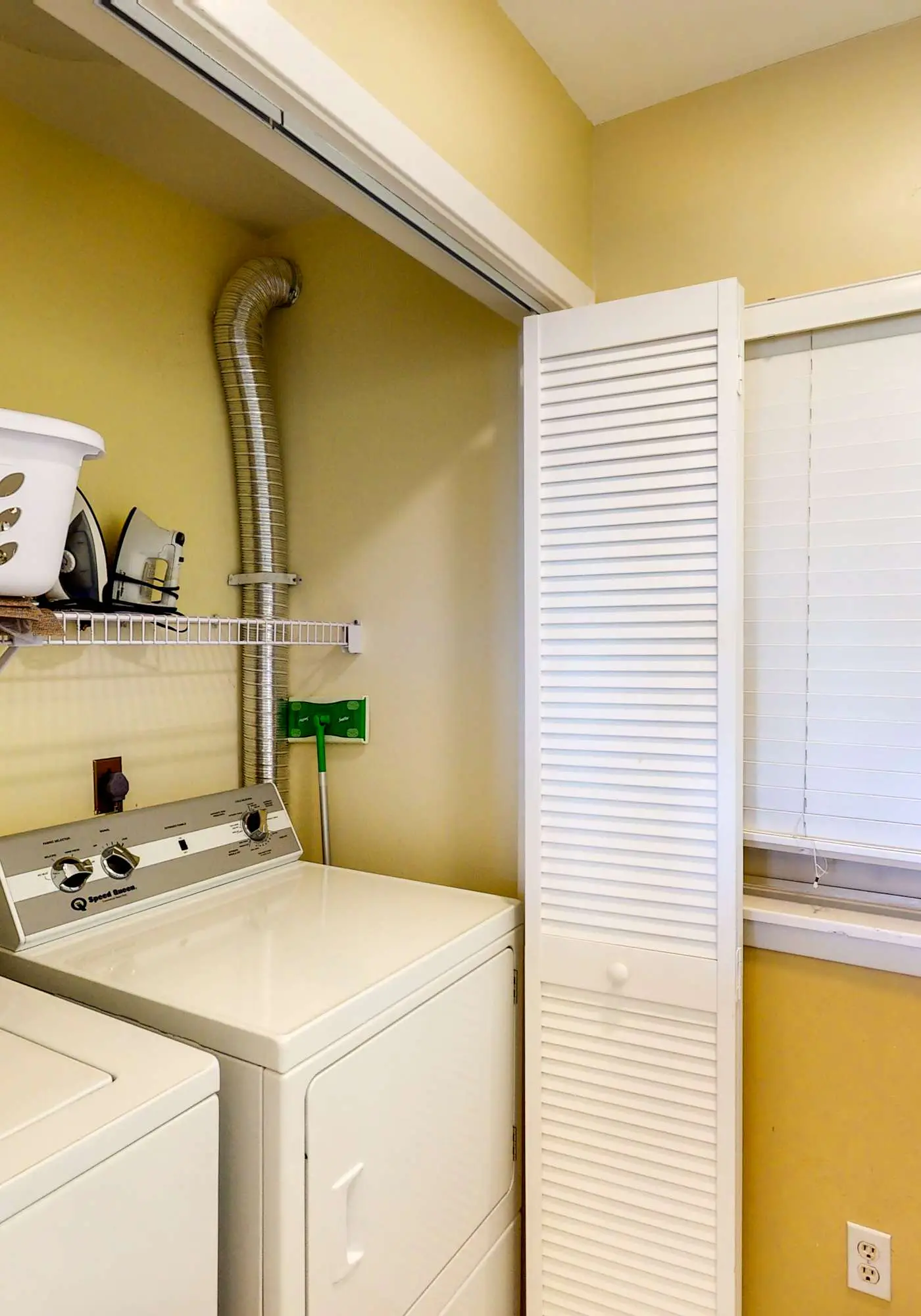 2BR Gulf View Condo: Steps to Beach & Pool