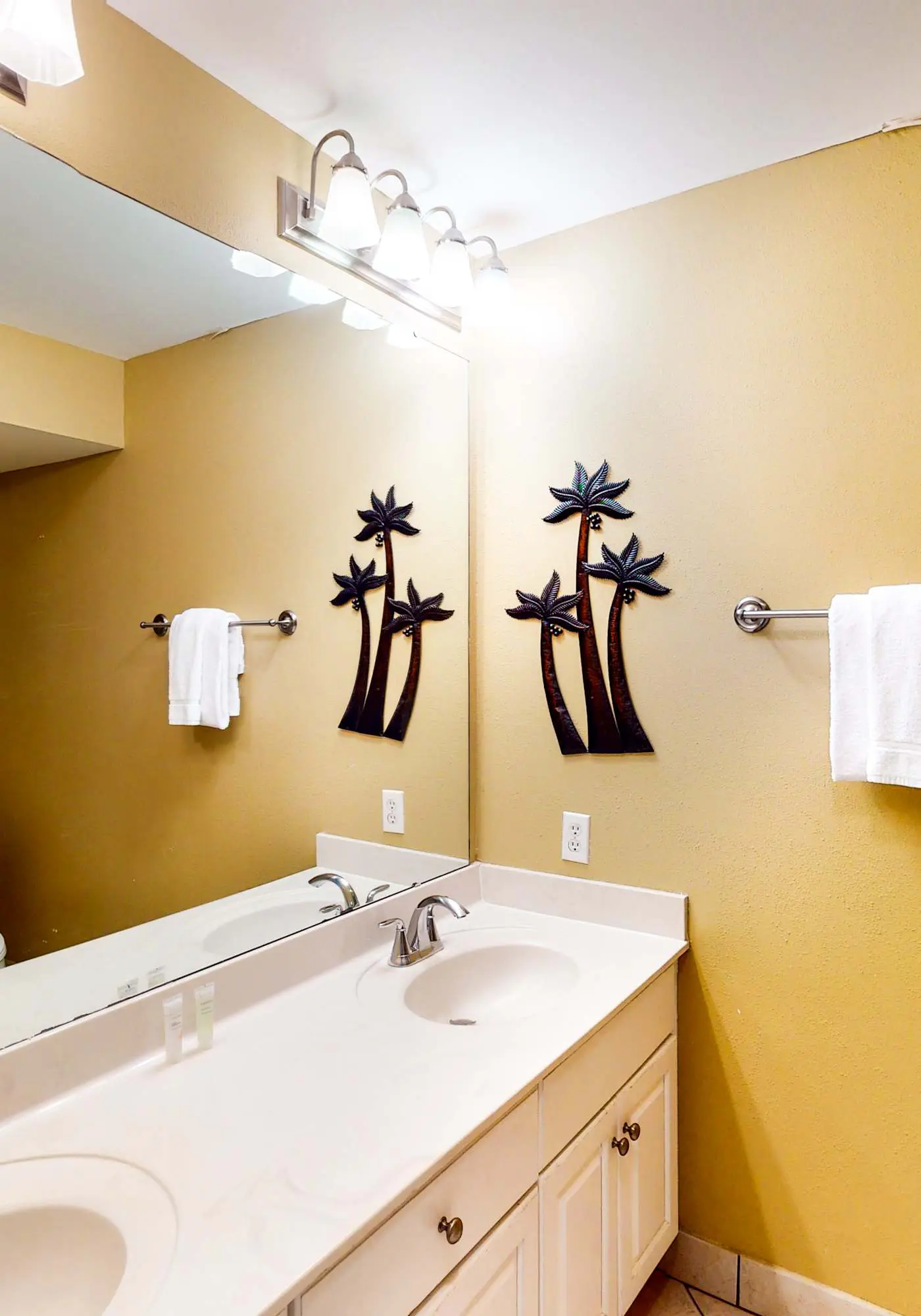 2BR Gulf View Condo: Steps to Beach & Pool