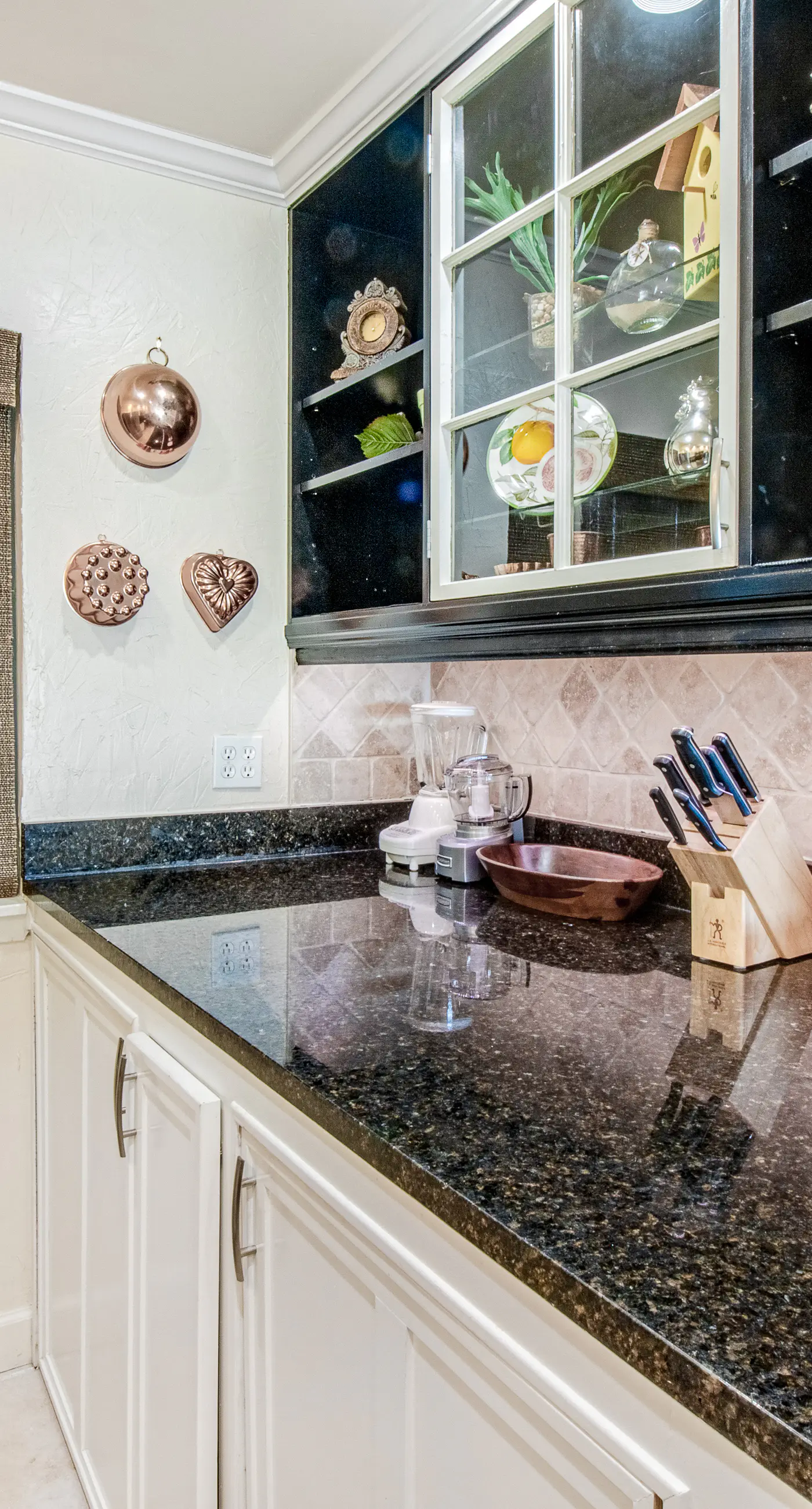 Gulf-Front Condo with Pool and Hot Tub