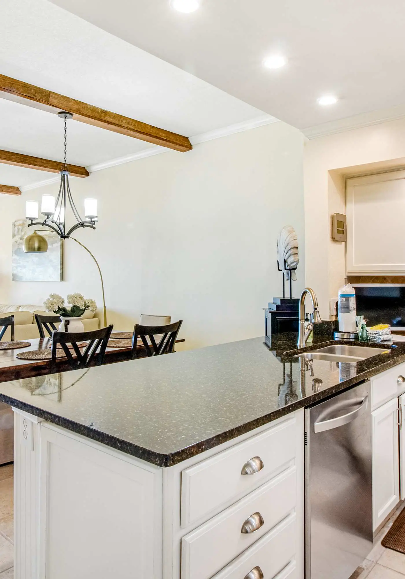 2BR Gulf-front condo w/ private balconies