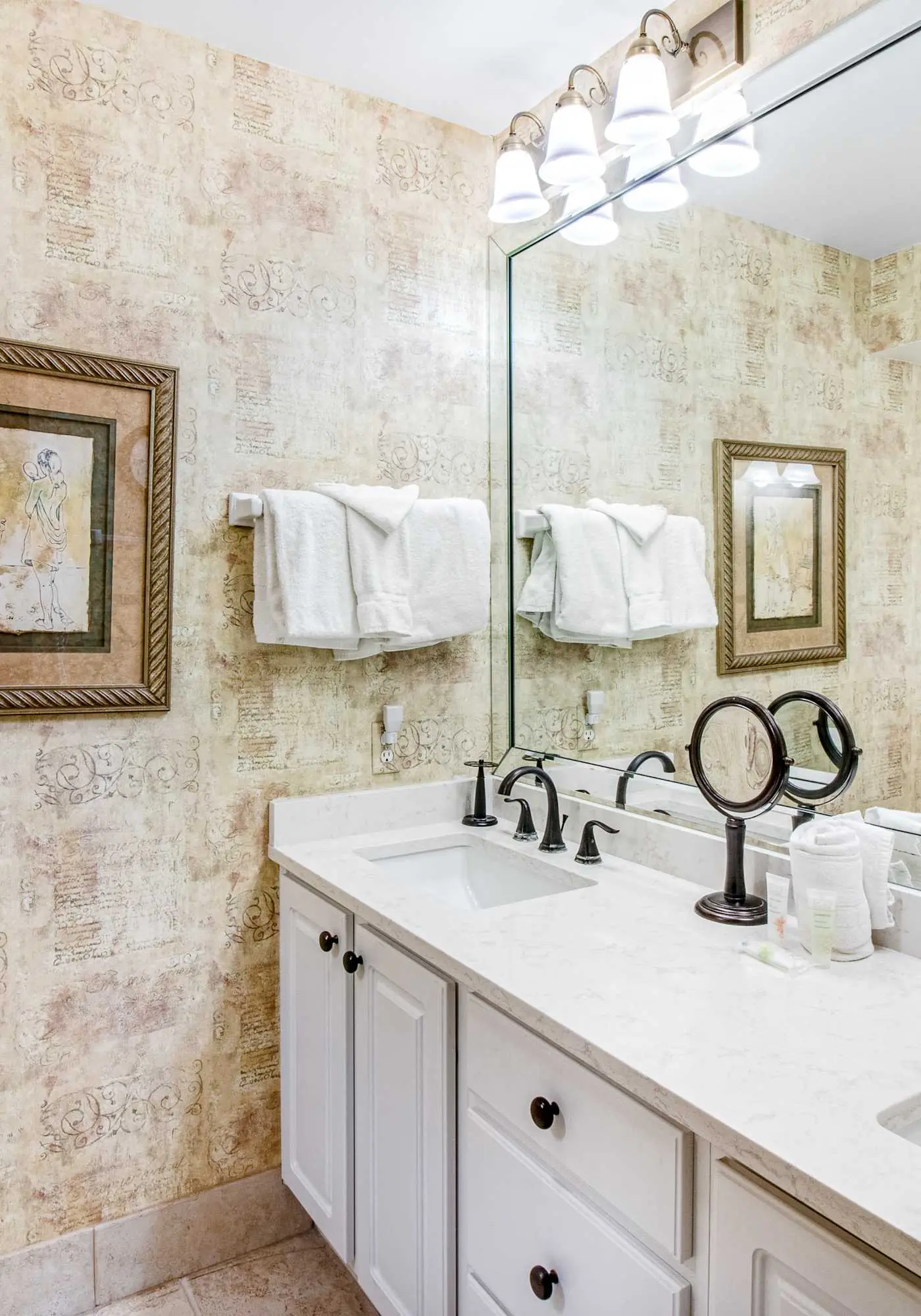 2BR Gulf-front condo w/ private balconies