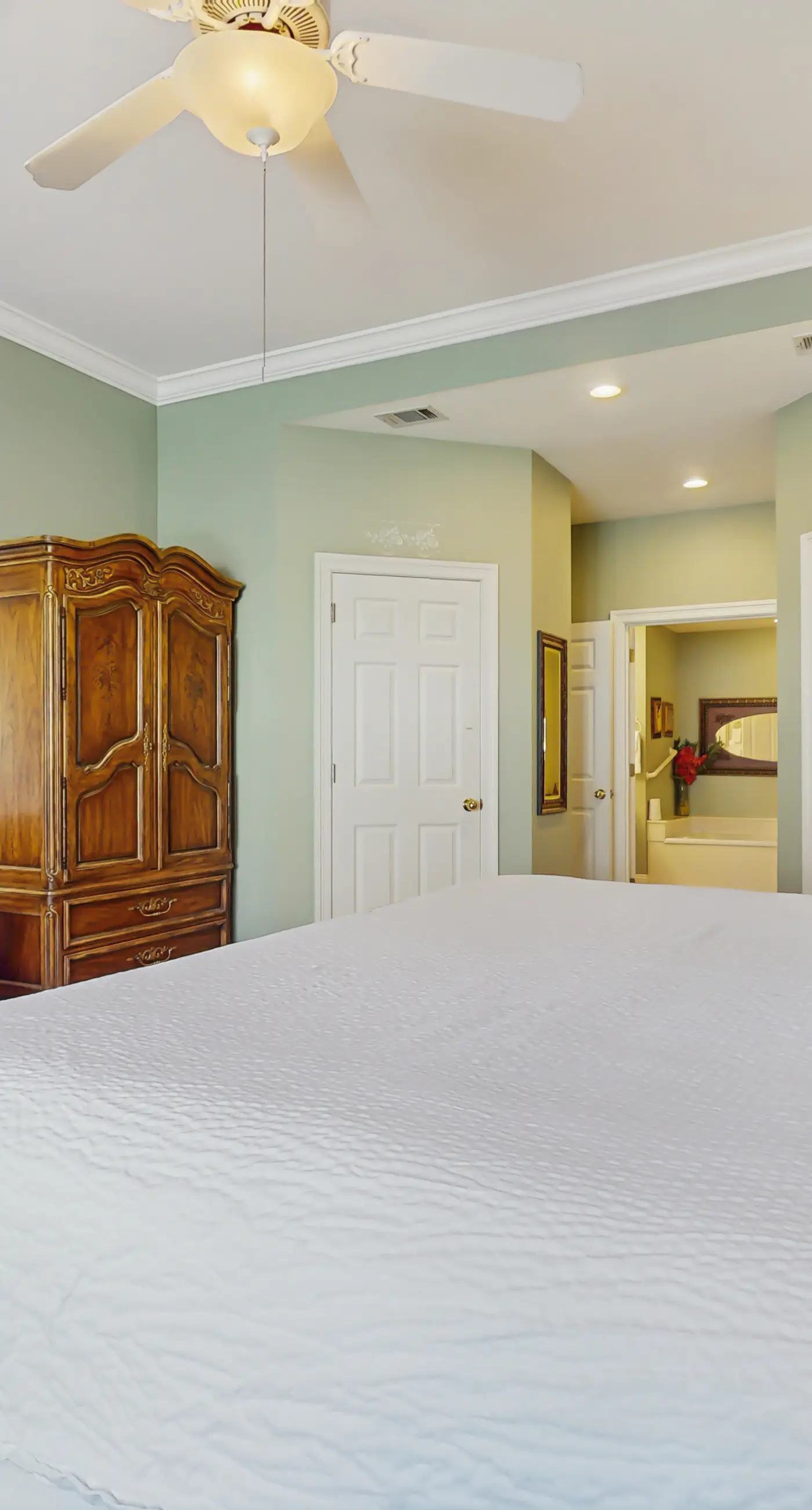 3BR villa, heated pool & beach access