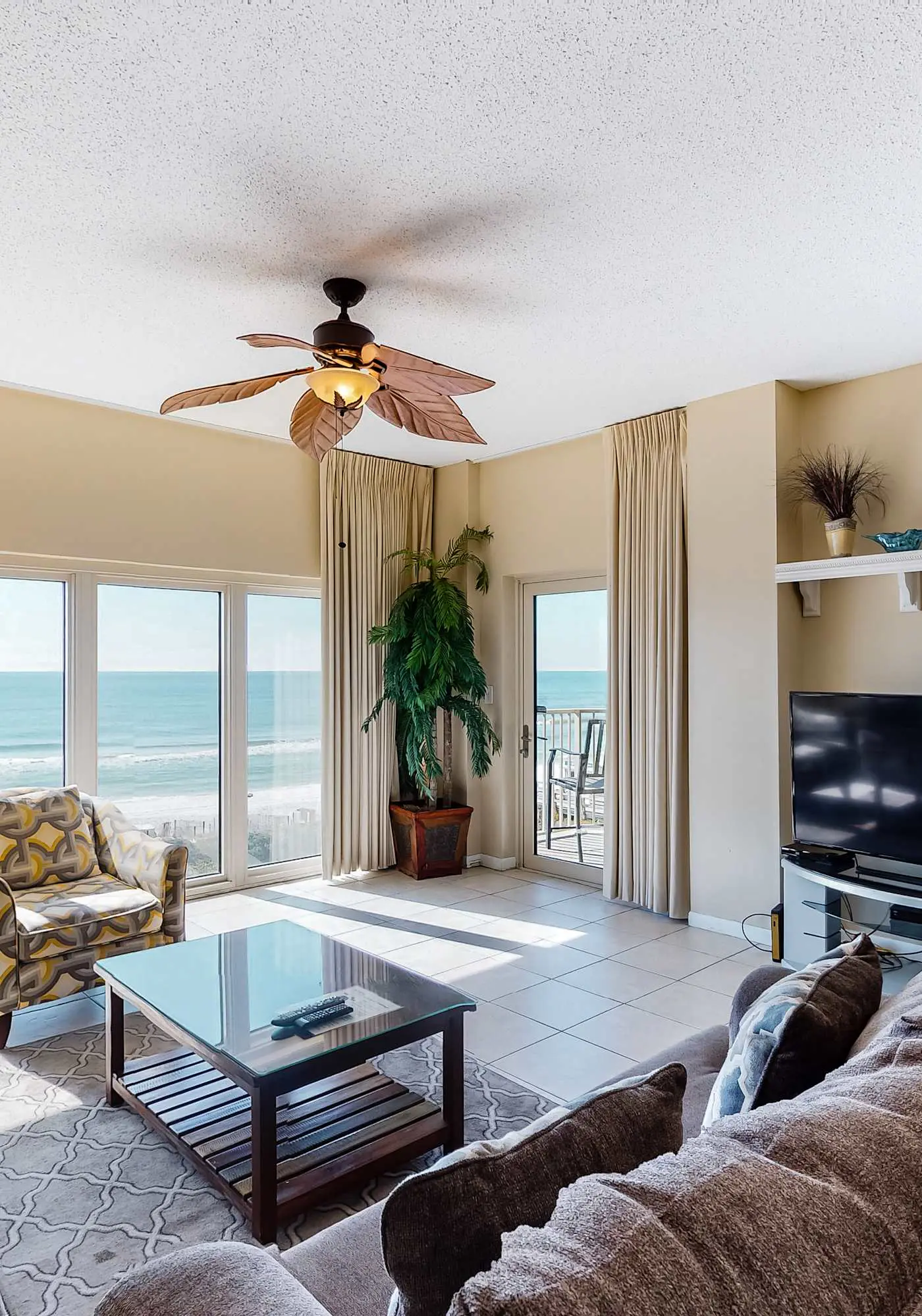 Beachfront condo with Gulf views & private balcony