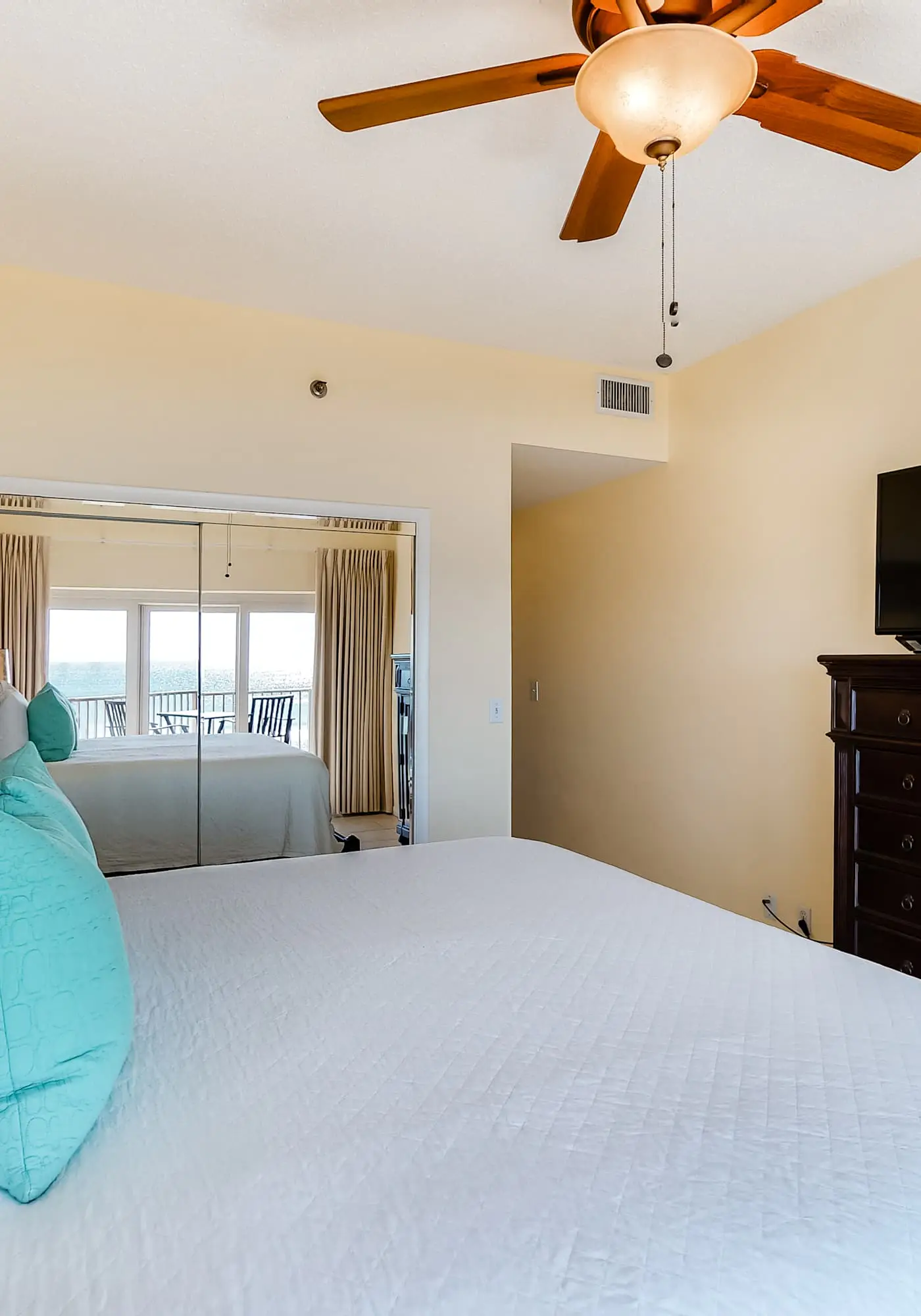 Beachfront condo with Gulf views & private balcony