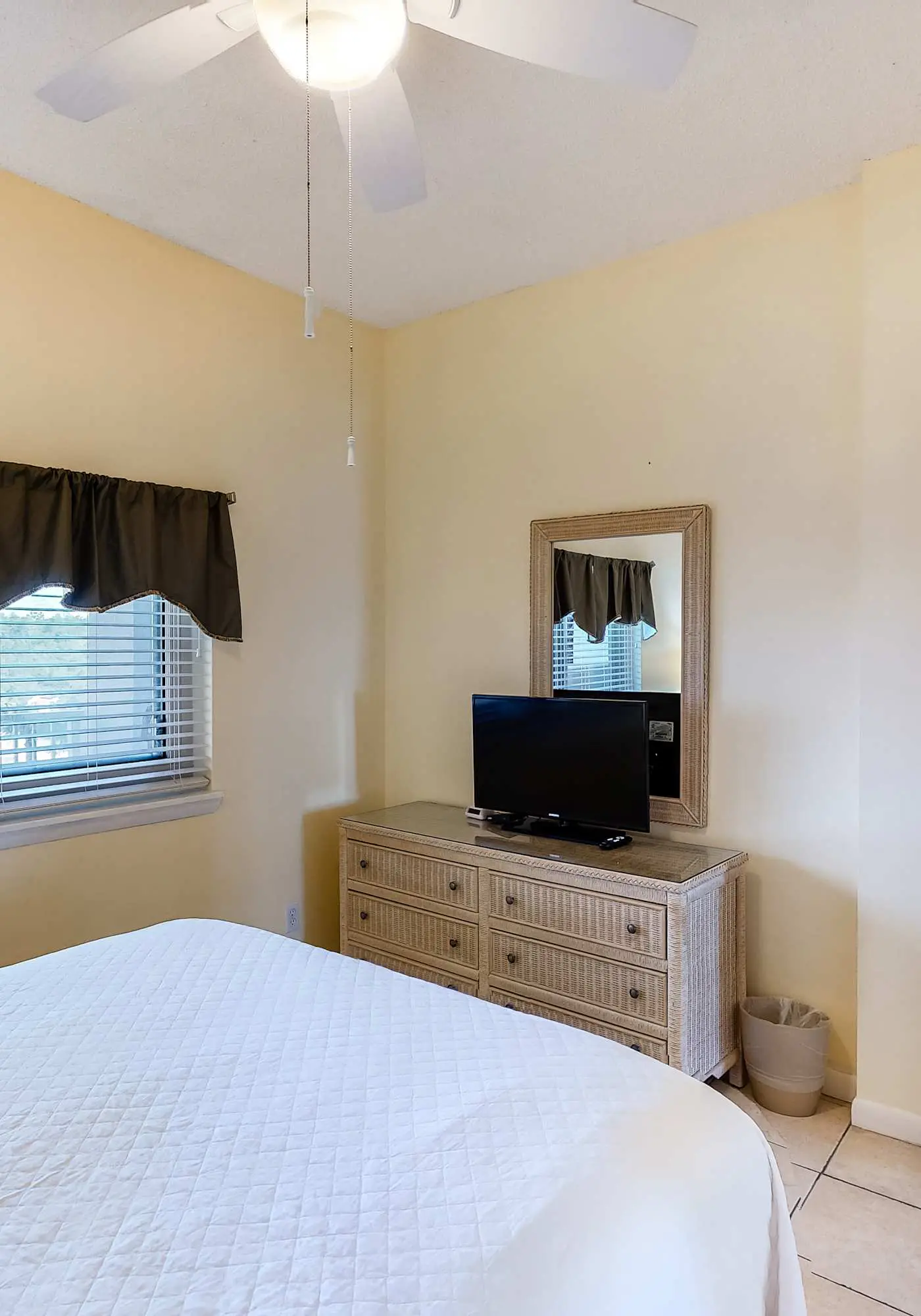 Beachfront condo with Gulf views & private balcony