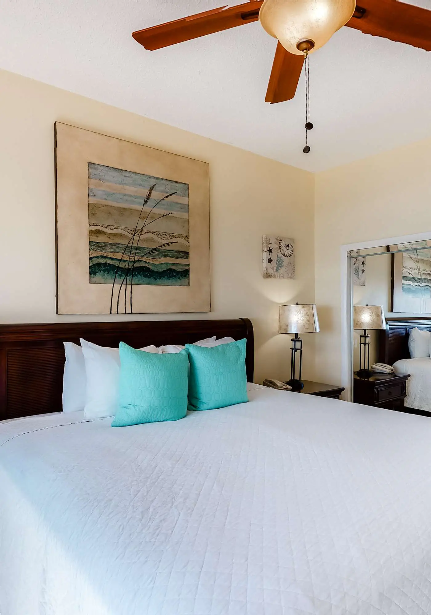 Beachfront condo with Gulf views & private balcony